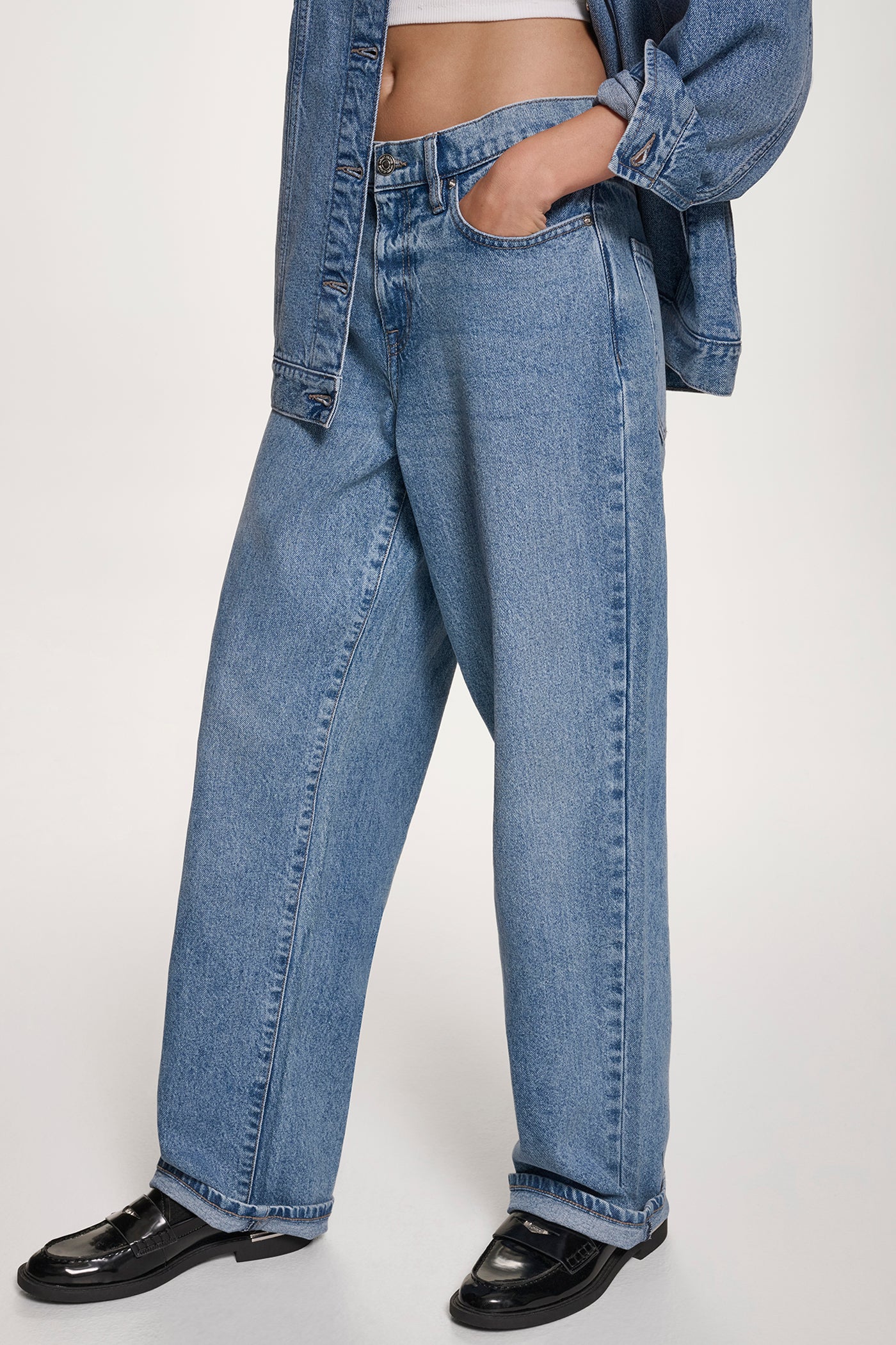 VESEY MID RISE RELAXED STRAIGHT 32 INCH INSEAM VIEW 3 | DKNY Promo VESEY MID RISE RELAXED STRAIGHT 32 INCH INSEAM VIEW 3 | DKNY Promo