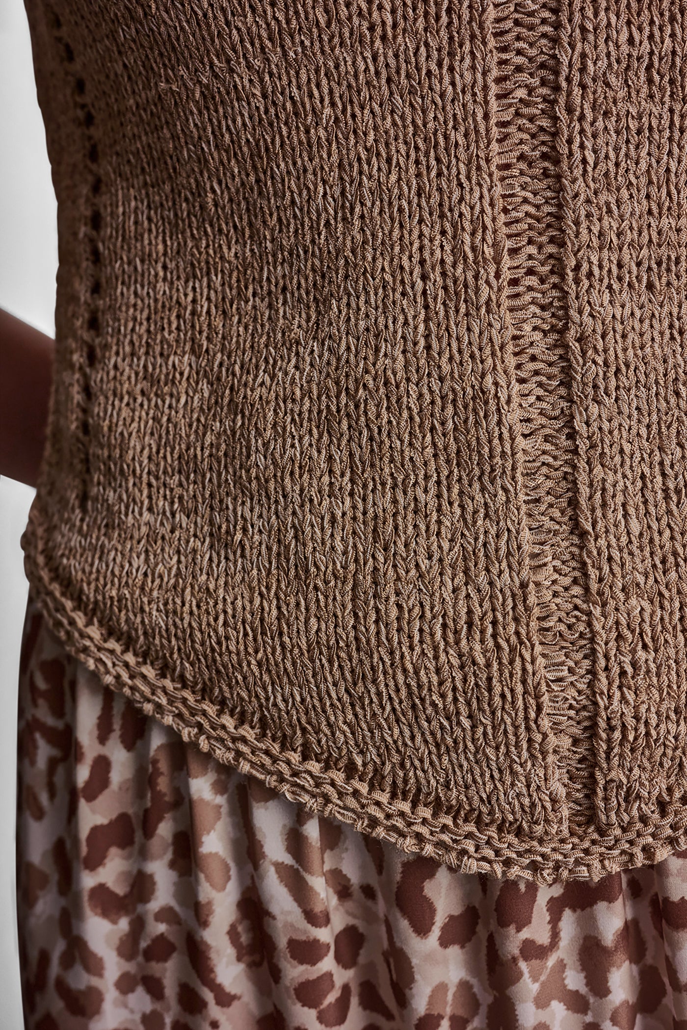 CURVED HEM RIB DETAIL CAMI VIEW 7 | The Vacation Edit CURVED HEM RIB DETAIL CAMI VIEW 7 | The Vacation Edit