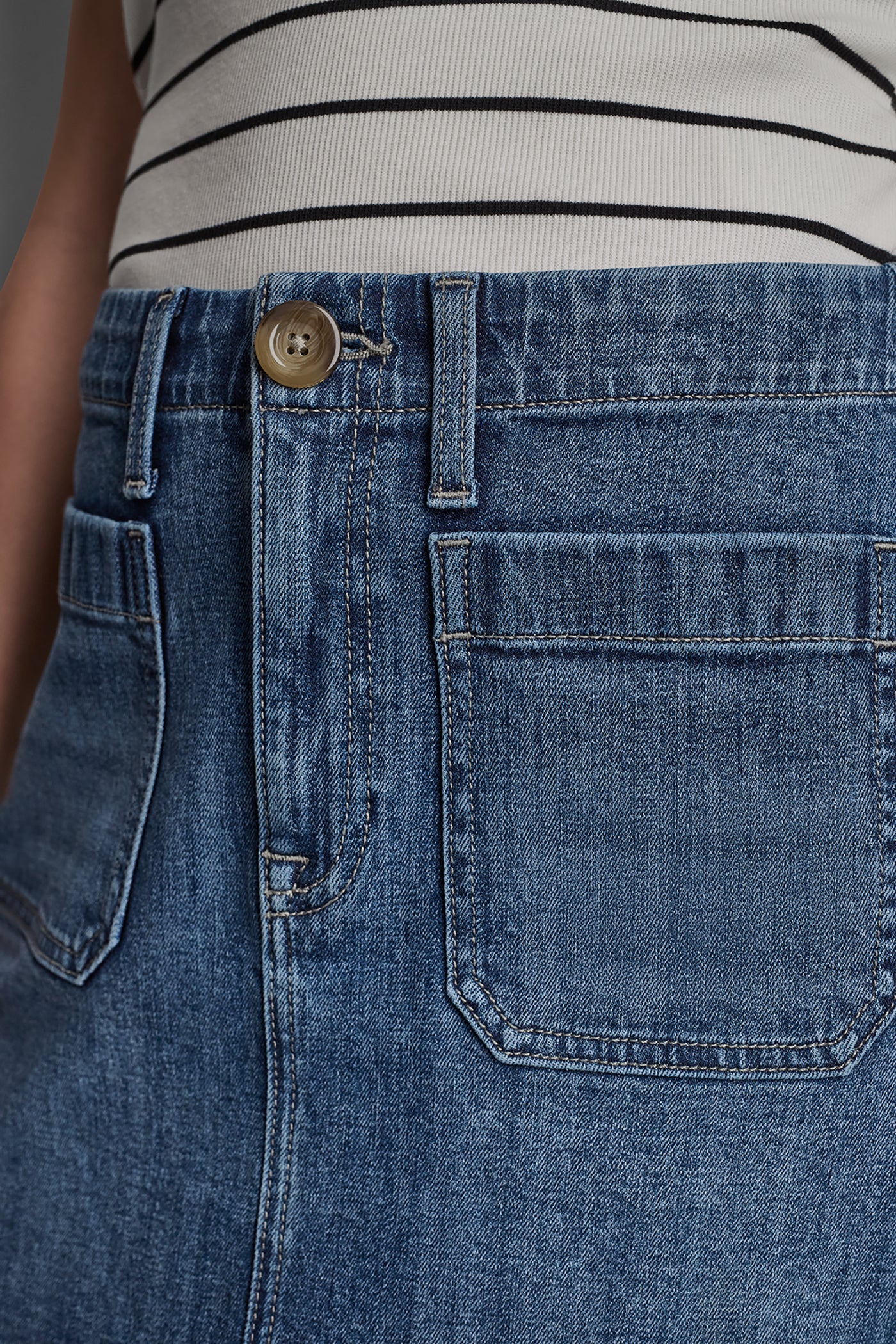 HIGH-RISE PATCH POCKET MINI SKIRT VIEW 7 HIGH-RISE PATCH POCKET MINI SKIRT VIEW 7