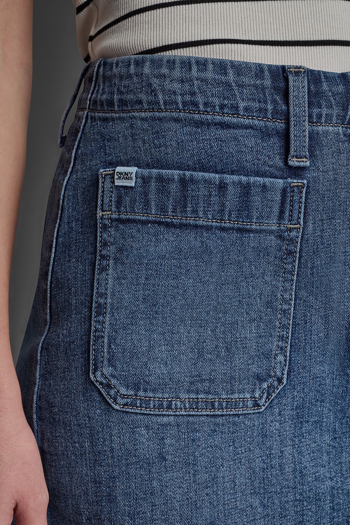 HIGH-RISE PATCH POCKET MINI SKIRT VIEW 6 HIGH-RISE PATCH POCKET MINI SKIRT VIEW 6
