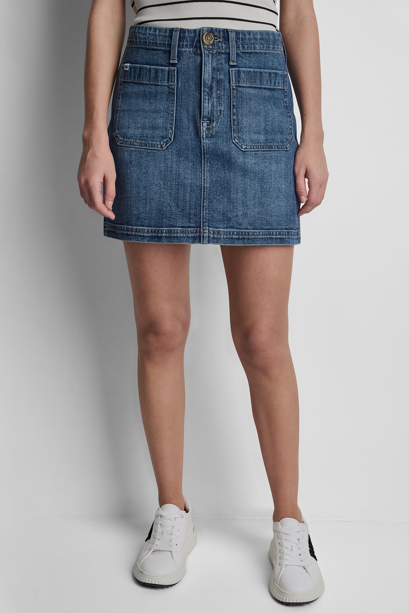 HIGH-RISE PATCH POCKET MINI SKIRT VIEW 2 HIGH-RISE PATCH POCKET MINI SKIRT VIEW 2
