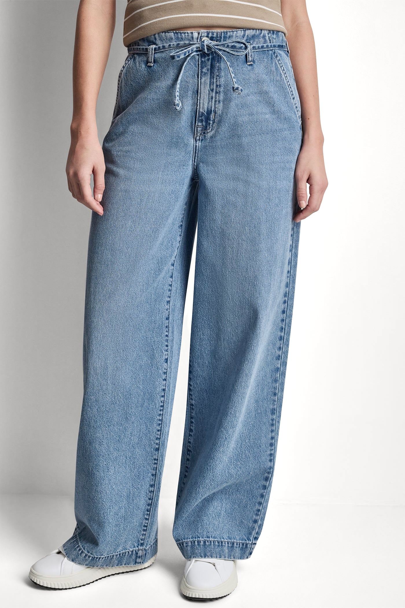 HIGH-RISE WIDE LEG JEAN View 2 | Pants & Denim HIGH-RISE WIDE LEG JEAN View 2 | Pants & Denim