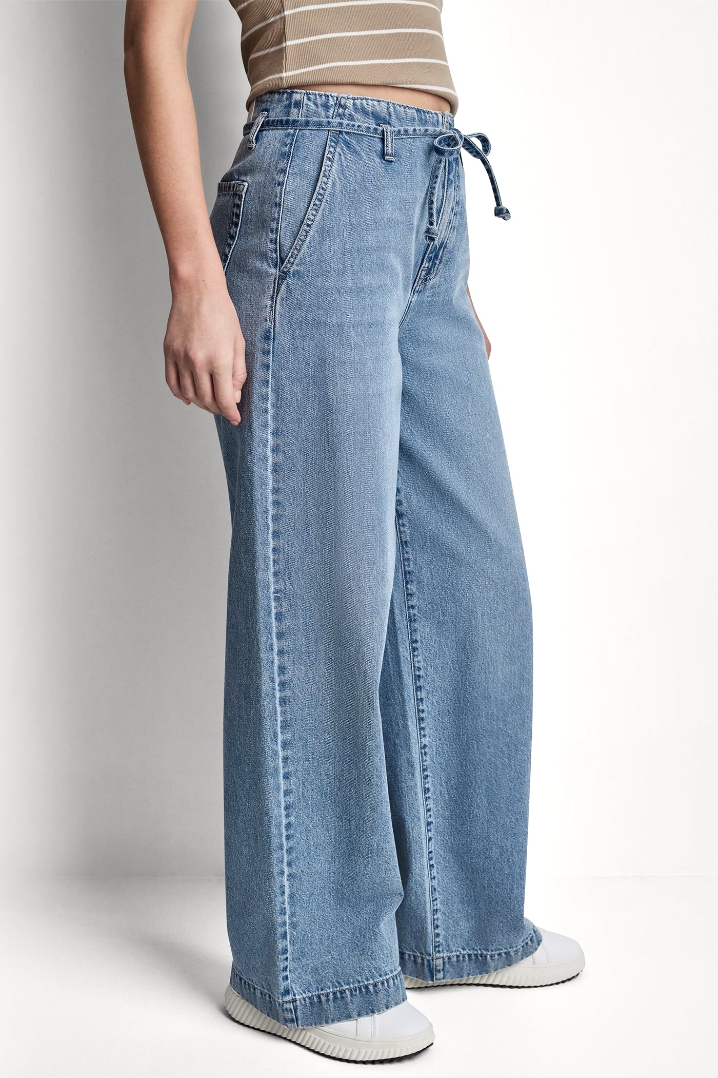 HIGH-RISE WIDE LEG JEAN VIEW 4 | Denim Destination HIGH-RISE WIDE LEG JEAN VIEW 4 | Denim Destination