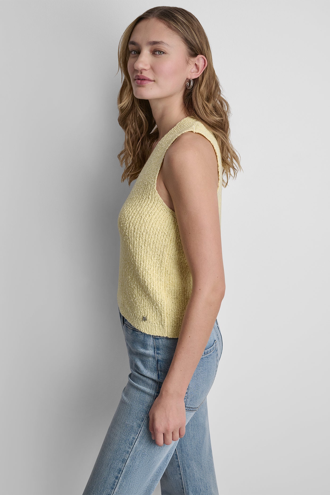 V-NECK SWEATER TANK VIEW 4 | The Vacation Edit V-NECK SWEATER TANK VIEW 4 | The Vacation Edit