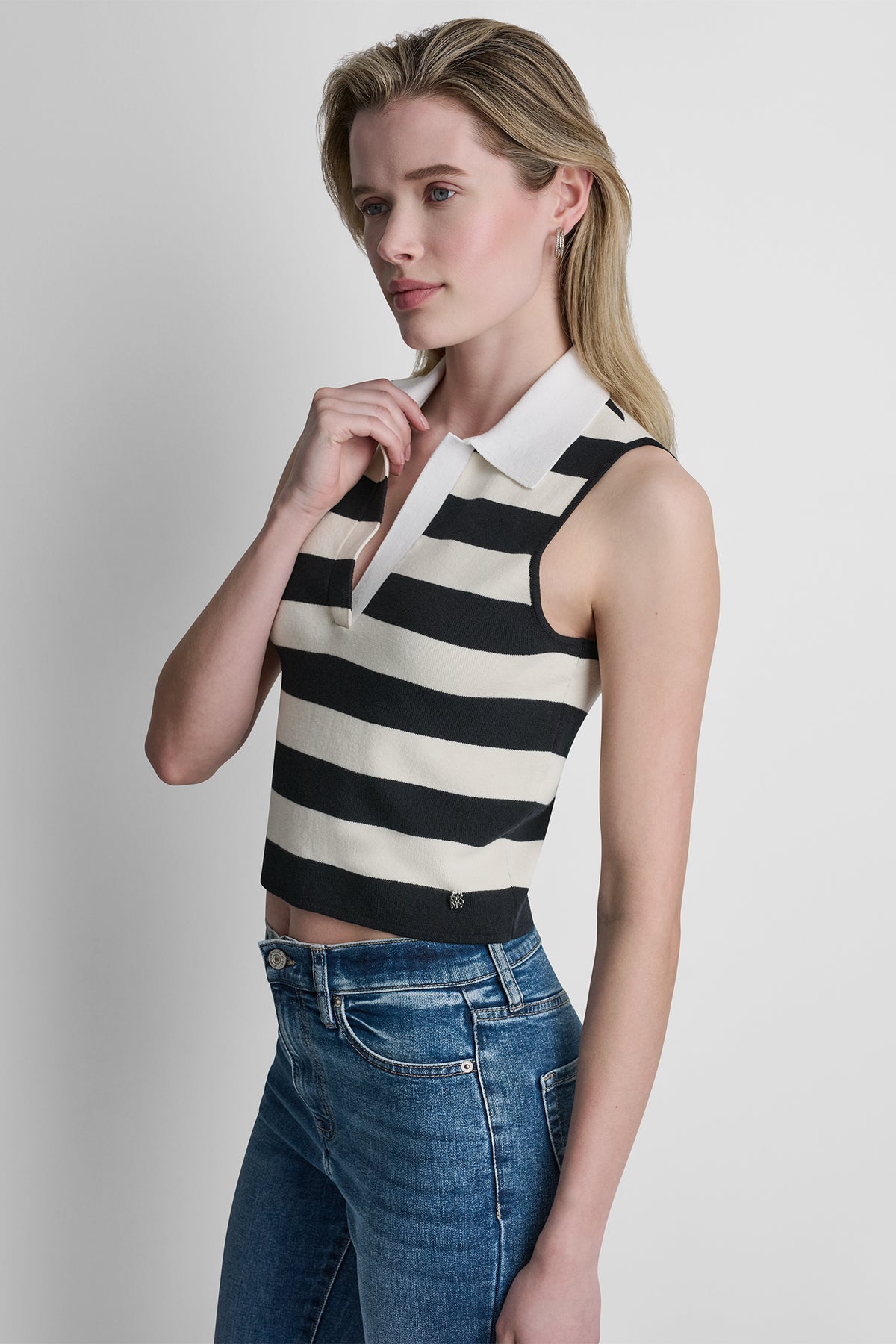STRIPED SLEVELESS POLO SWEATER VIEW 2