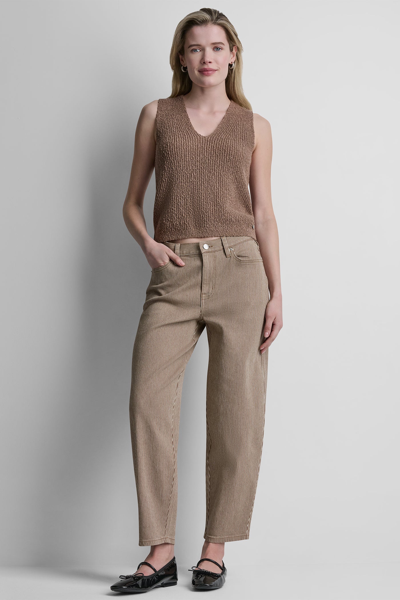 MID-RISE BABY BARREL LEG VIEW 5 | NEW NEUTRALS MID-RISE BABY BARREL LEG VIEW 5 | NEW NEUTRALS