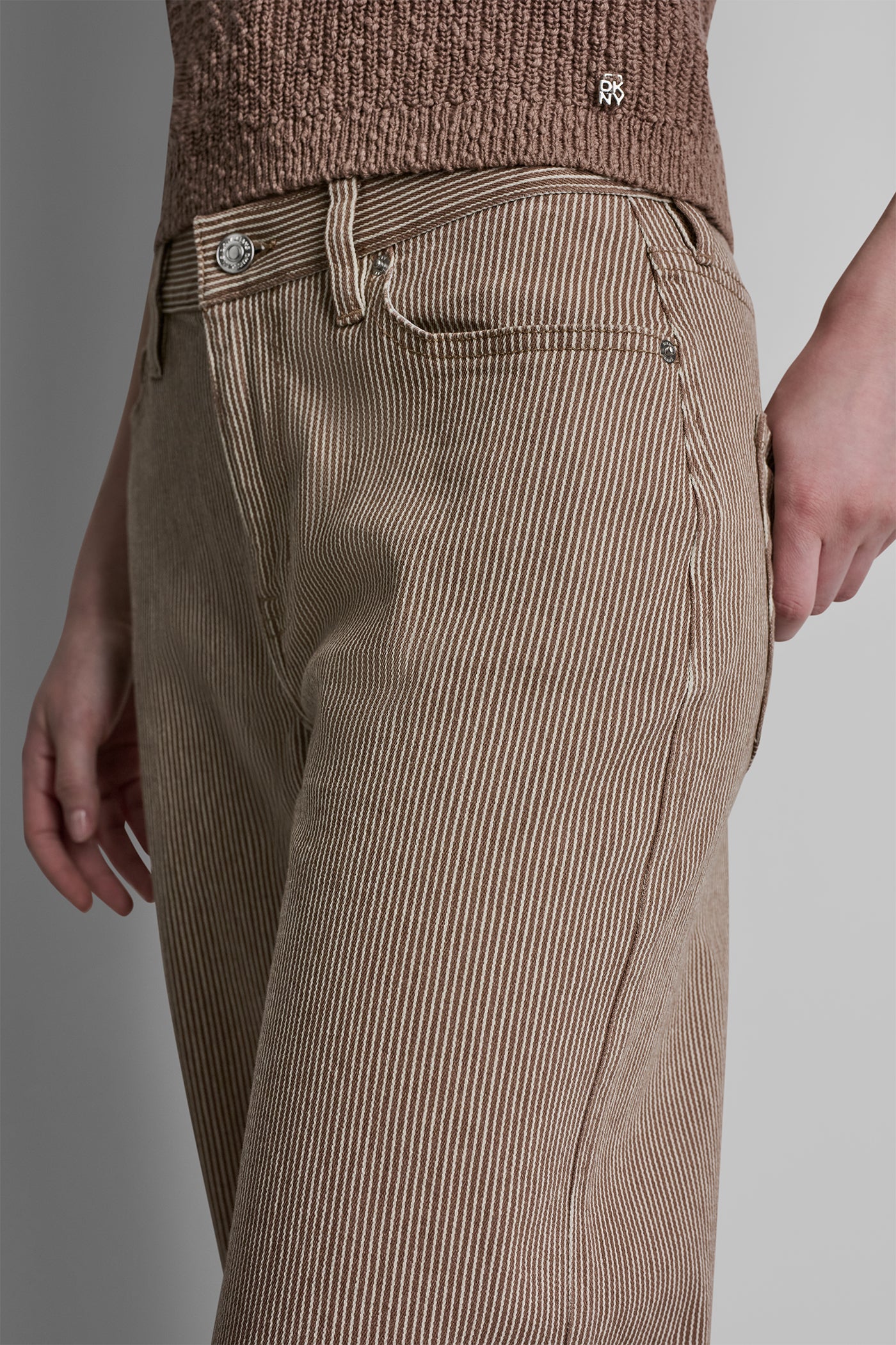 MID-RISE BABY BARREL LEG VIEW 6 | NEW NEUTRALS MID-RISE BABY BARREL LEG VIEW 6 | NEW NEUTRALS