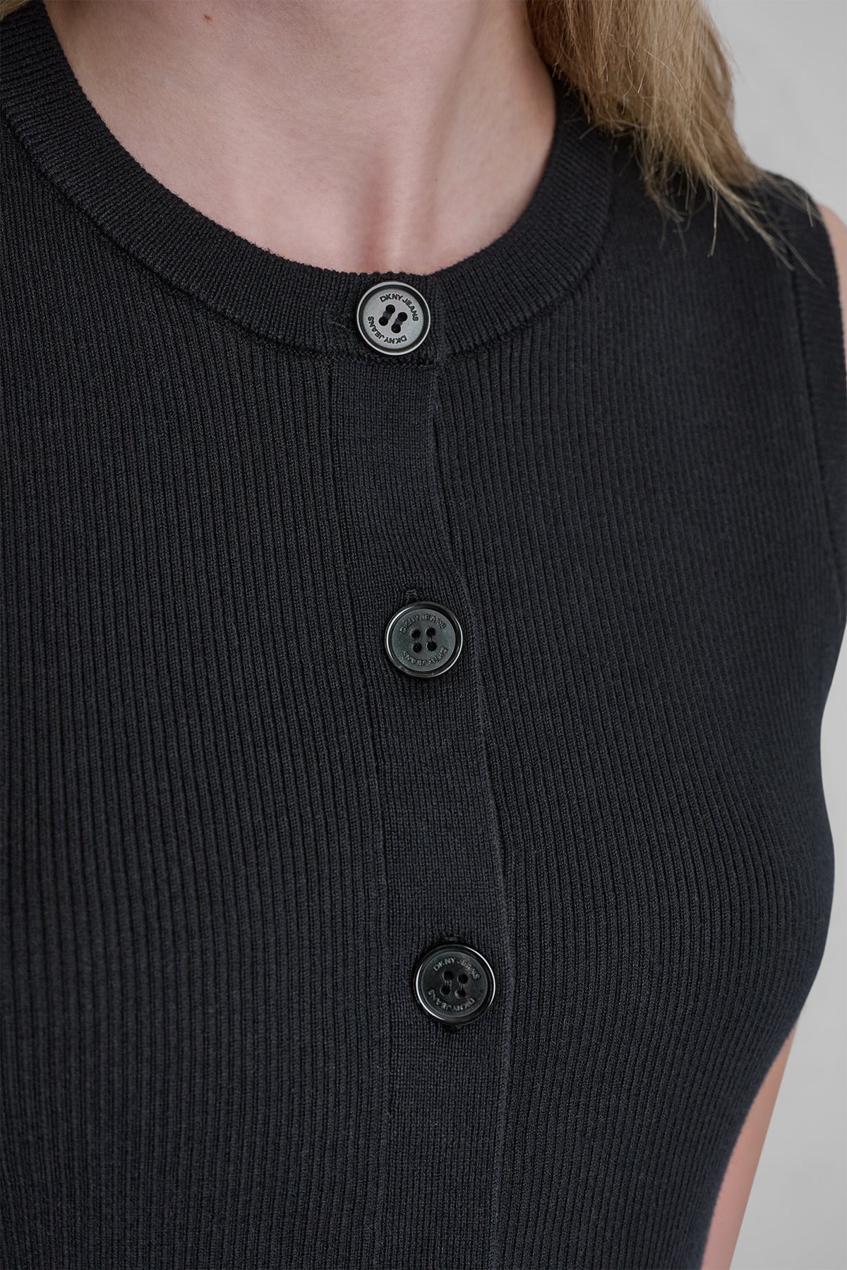 CROPPED SLEEVELESS LOGO TRIM SWEATER VIEW 2