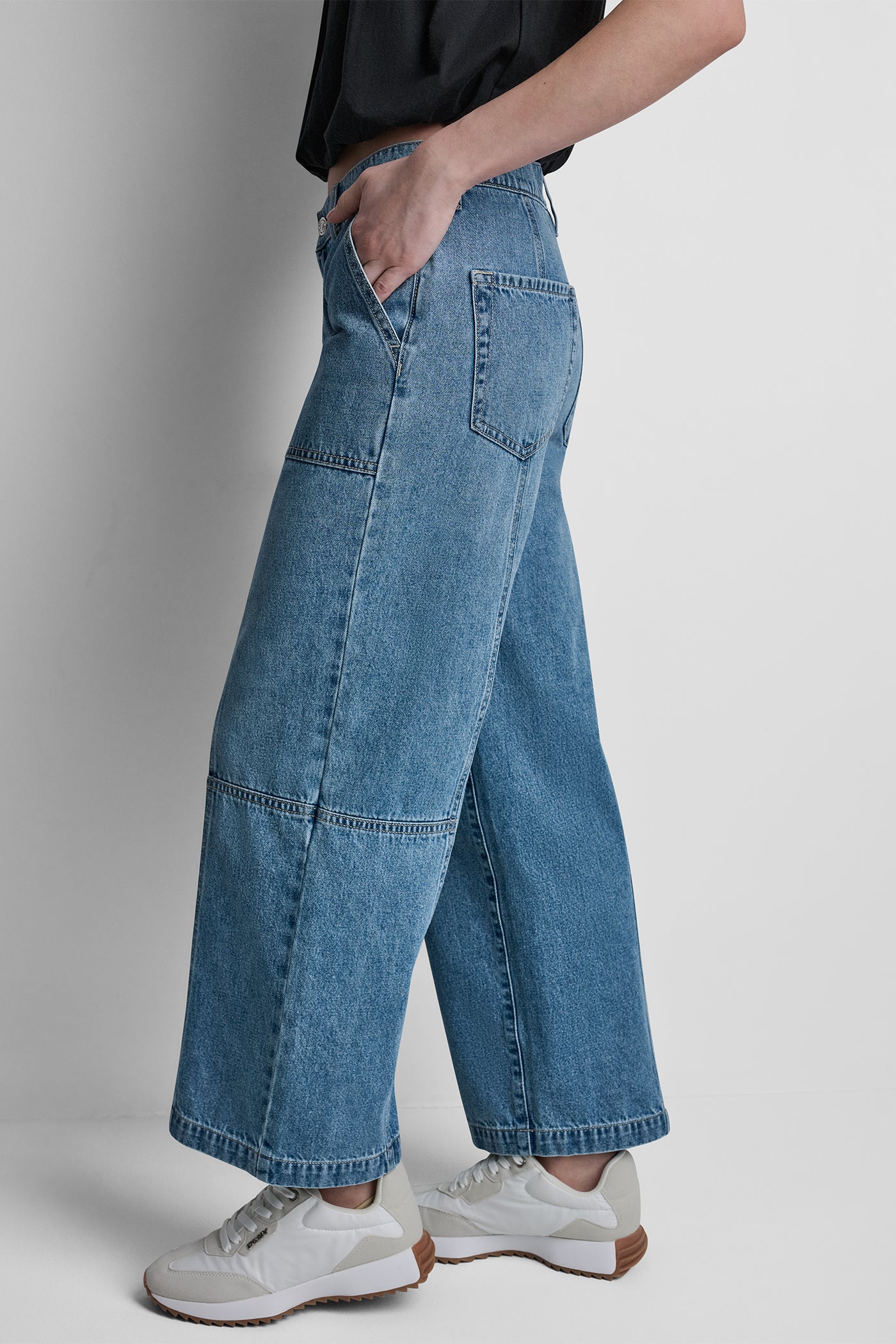 HIGH-RISE WIDE-LEG UTILITY ANKLE JEAN VIEW 4 HIGH-RISE WIDE-LEG UTILITY ANKLE JEAN VIEW 4