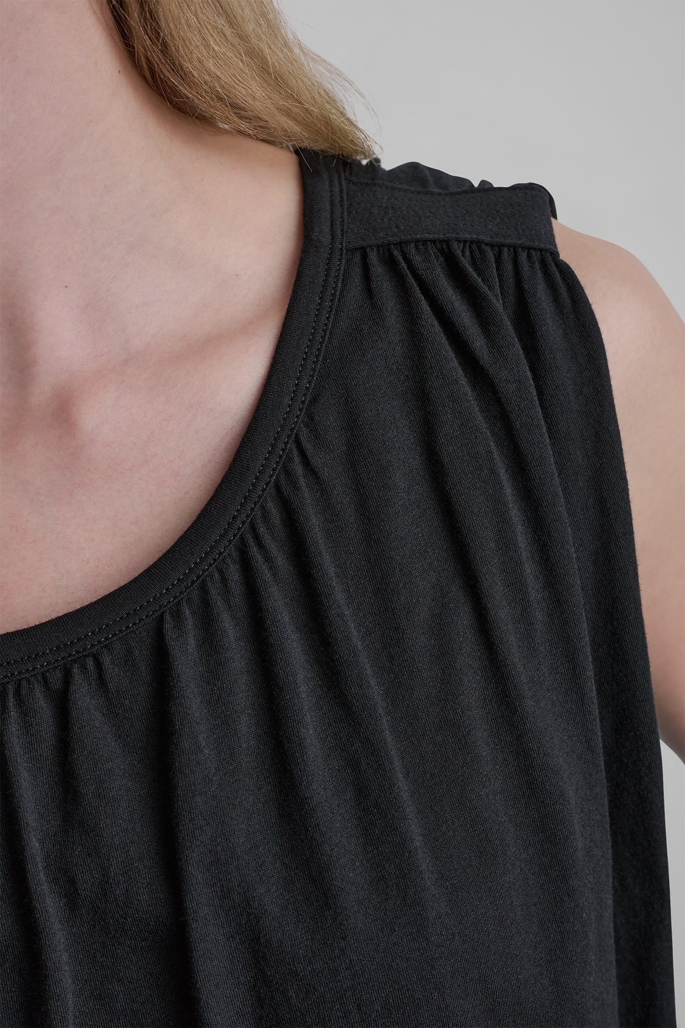 SLEEVELESS RUCHED TOP VIEW 6 SLEEVELESS RUCHED TOP VIEW 6