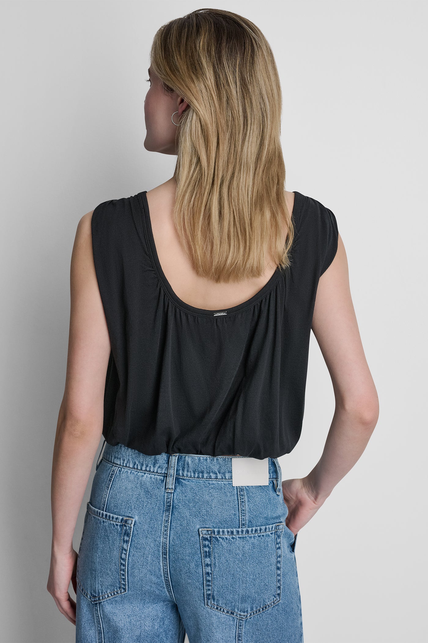 SLEEVELESS RUCHED TOP VIEW 3 SLEEVELESS RUCHED TOP VIEW 3