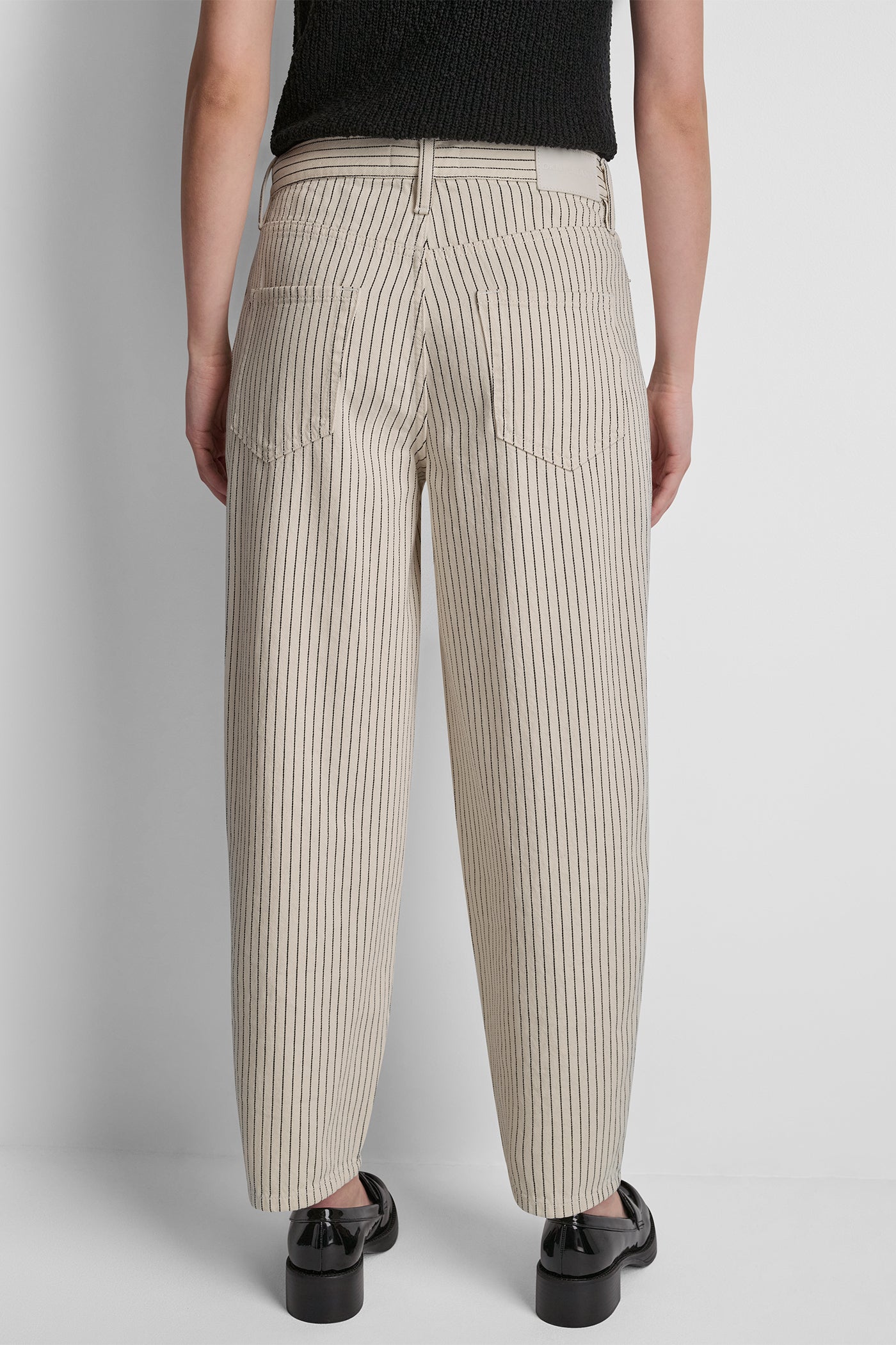 MID-RISE BABY BARREL LEG VIEW 3 | NEW NEUTRALS MID-RISE BABY BARREL LEG VIEW 3 | NEW NEUTRALS