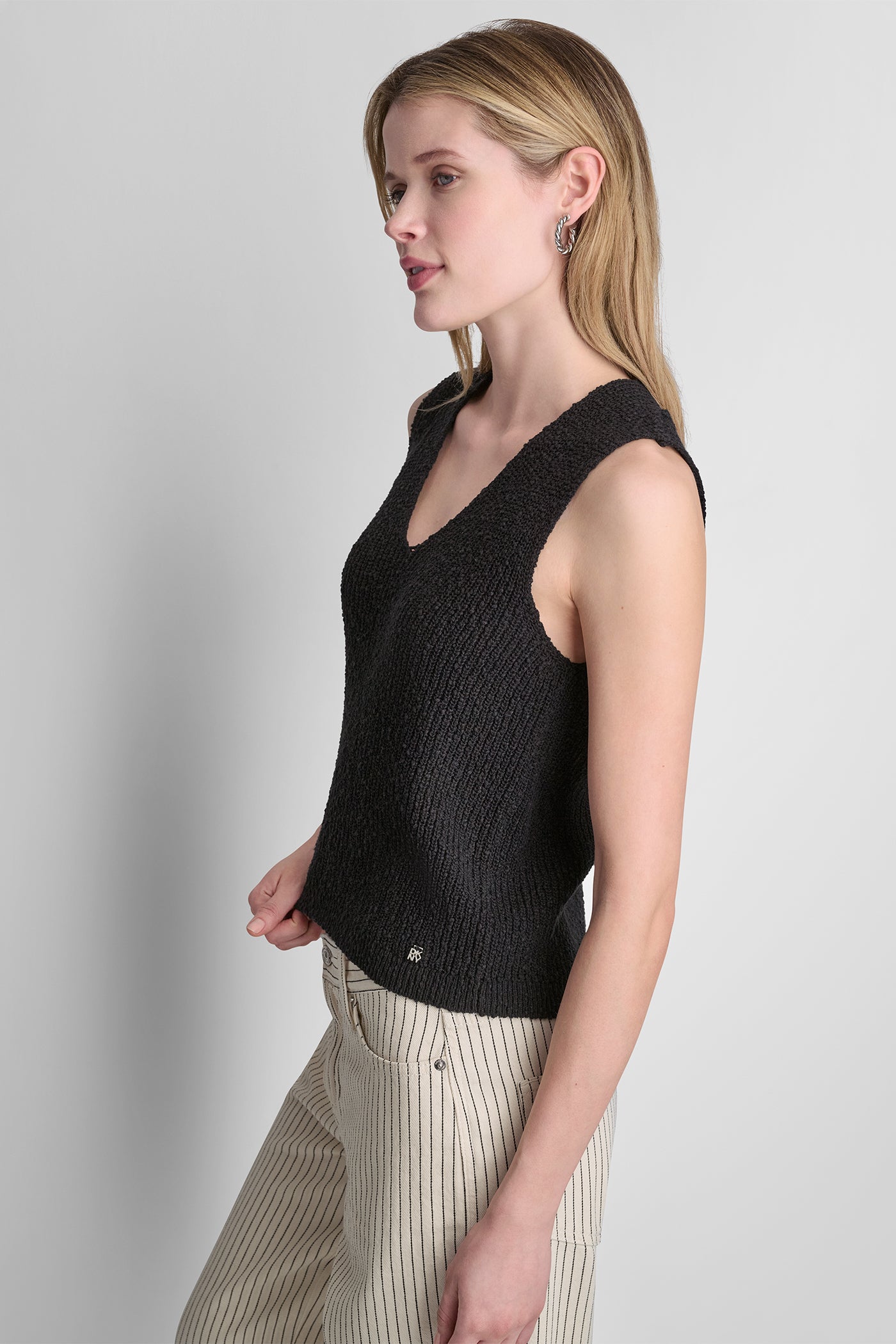 V-NECK SWEATER TANK VIEW 4 V-NECK SWEATER TANK VIEW 4