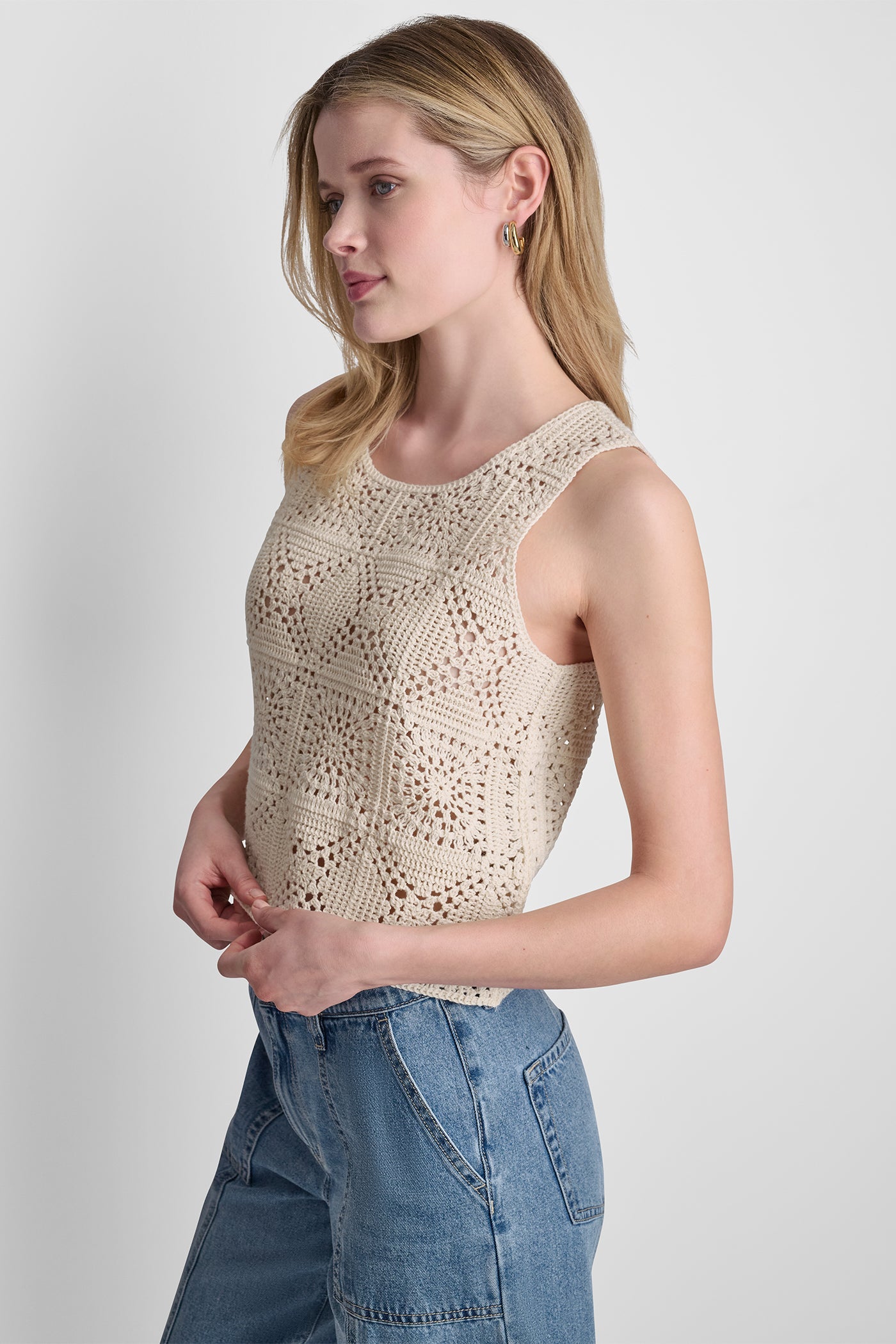 SLEEVELESS CROCHET SQUARE SWEATER VIEW 2