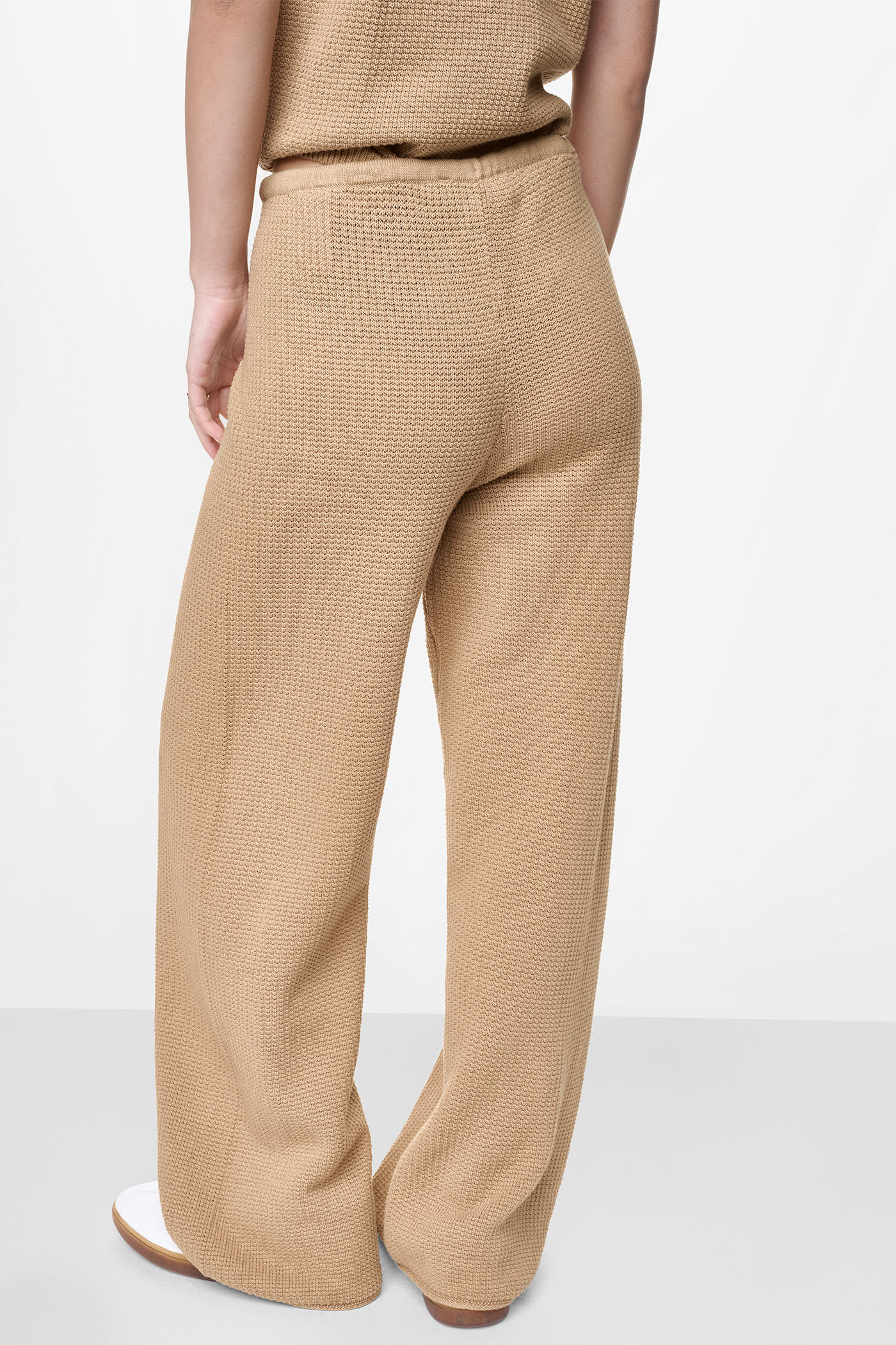 TUCK STITCH HIGH-RISE DRAWSTRING PANT VIEW 3 | Gifts Under $100 TUCK STITCH HIGH-RISE DRAWSTRING PANT VIEW 3 | Gifts Under $100
