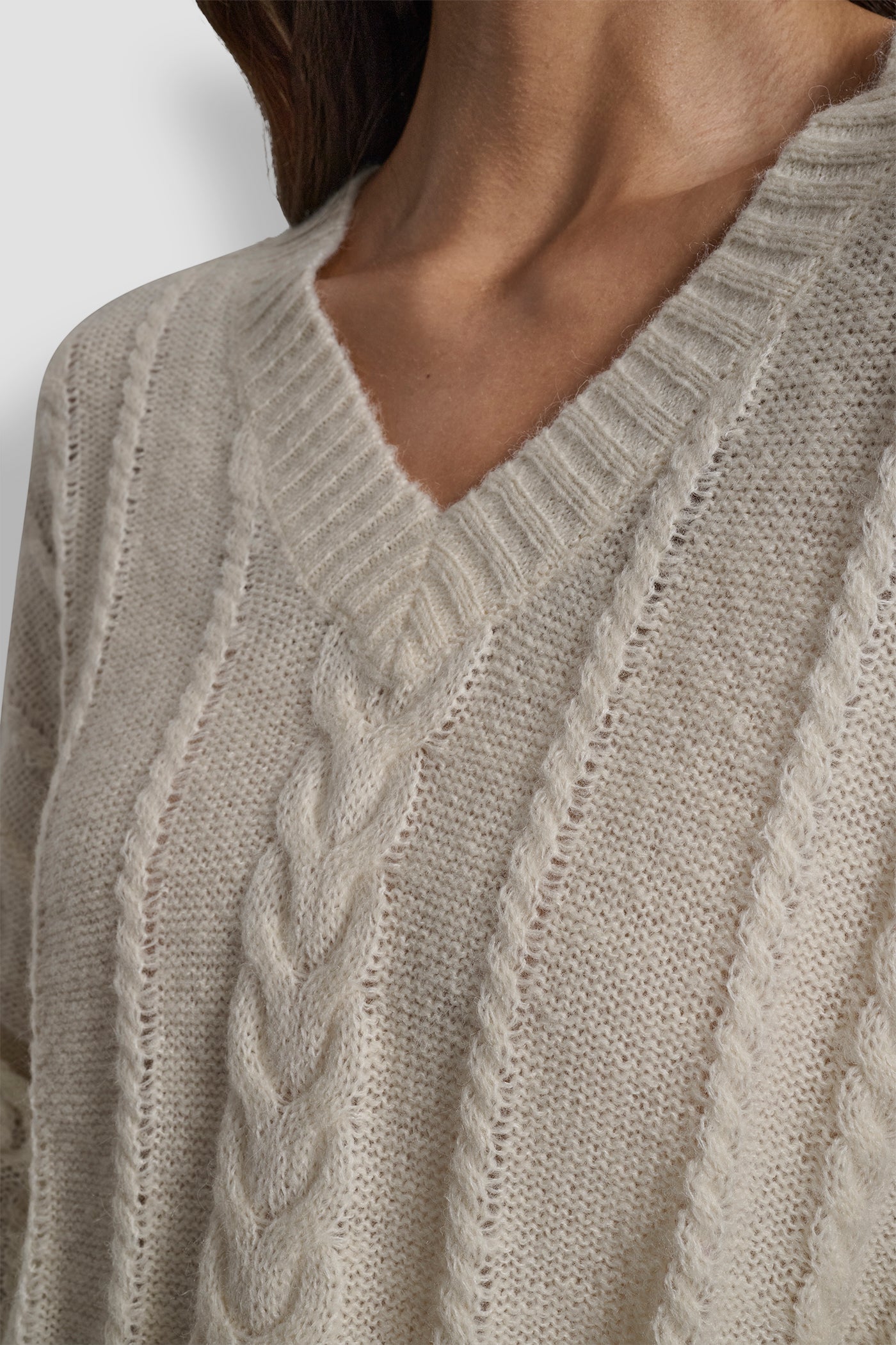 MOHAIR LIKE CABLE V-NECK SWEATER VIEW 4 | DKNY Promo MOHAIR LIKE CABLE V-NECK SWEATER VIEW 4 | DKNY Promo