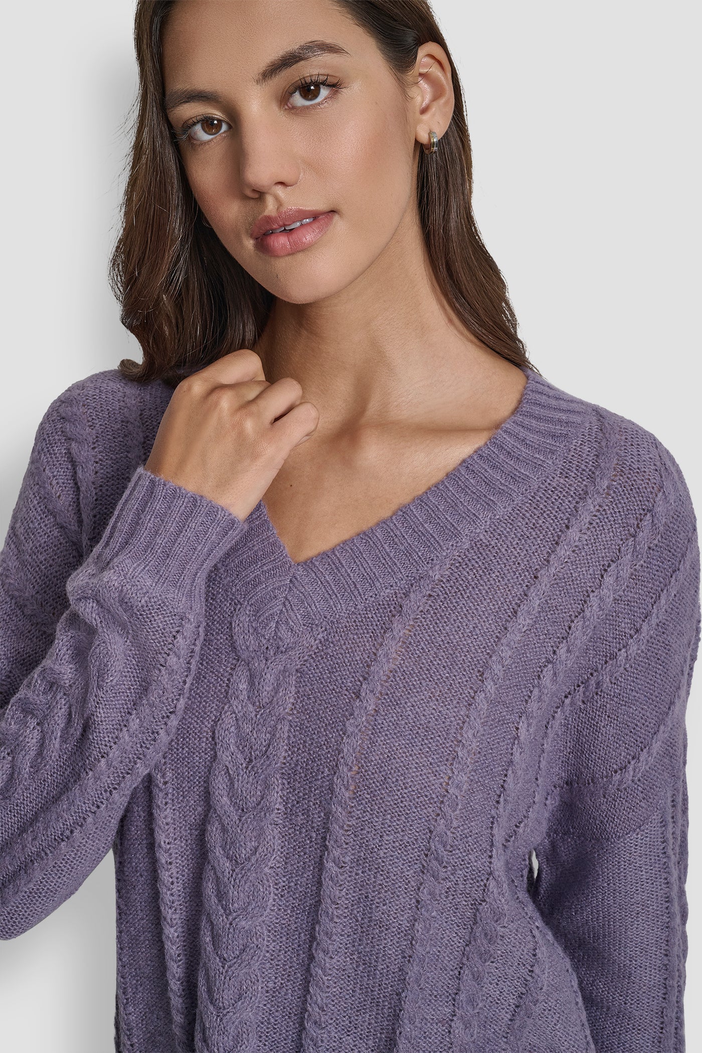 MOHAIR LIKE CABLE V-NECK SWEATER VIEW 5 | DKNY Promo MOHAIR LIKE CABLE V-NECK SWEATER VIEW 5 | DKNY Promo
