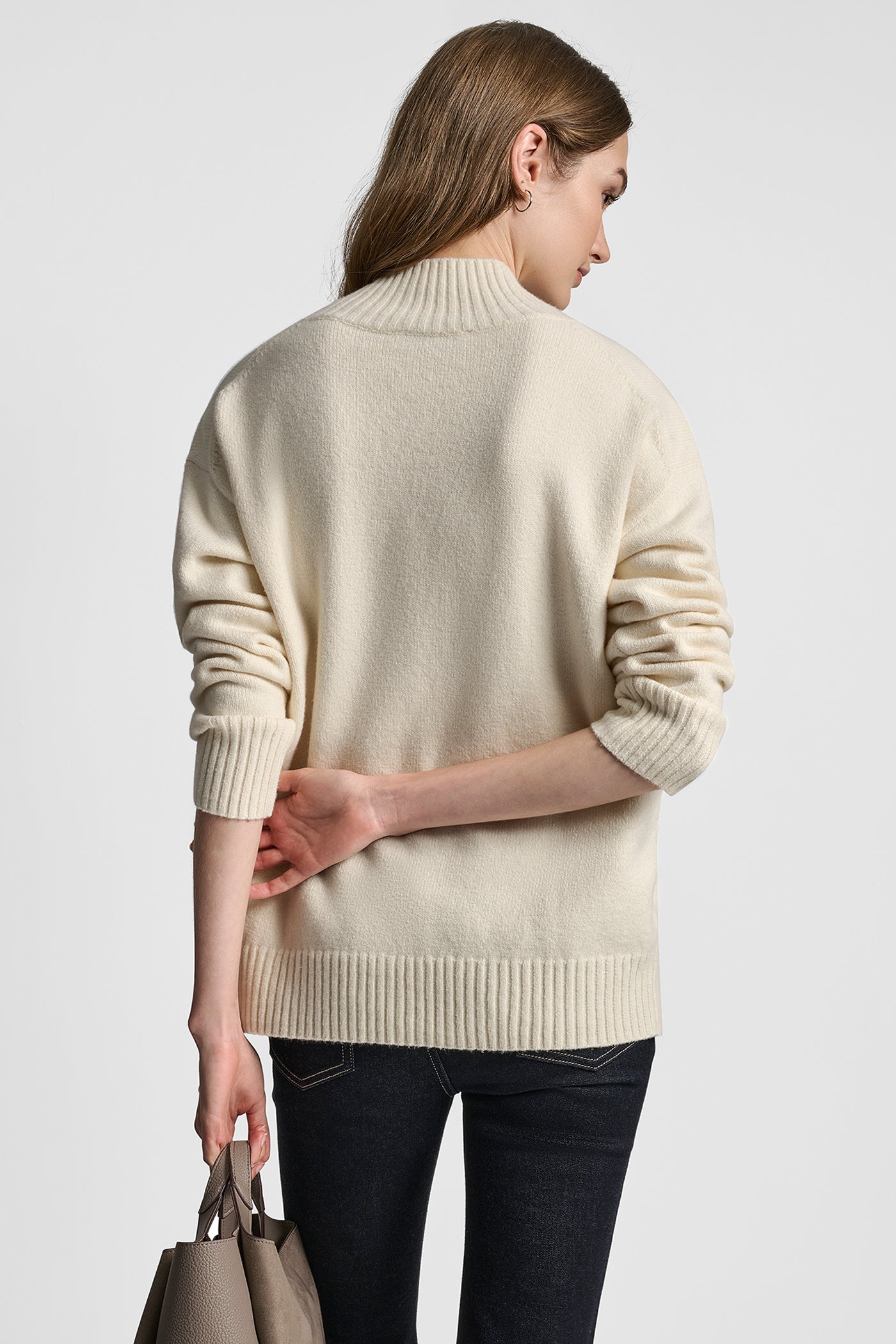 RELAXED LONG SLEEVE HIGH V-NECK SWEATER VIEW 4 | DKNY Promo RELAXED LONG SLEEVE HIGH V-NECK SWEATER VIEW 4 | DKNY Promo