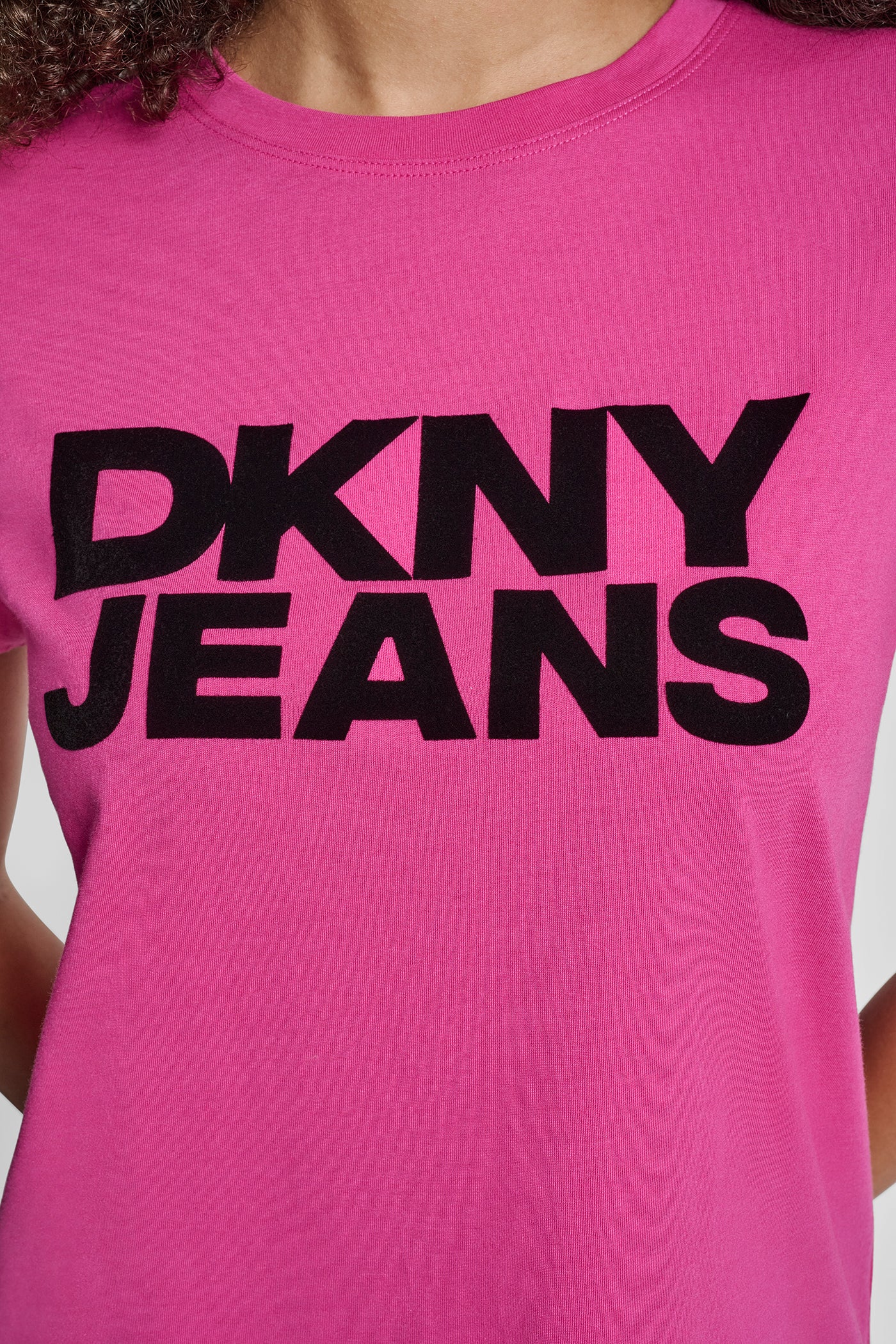FLOCKED LOGO CREW NECK TEE VIEW 4 | DKNY Promo FLOCKED LOGO CREW NECK TEE VIEW 4 | DKNY Promo