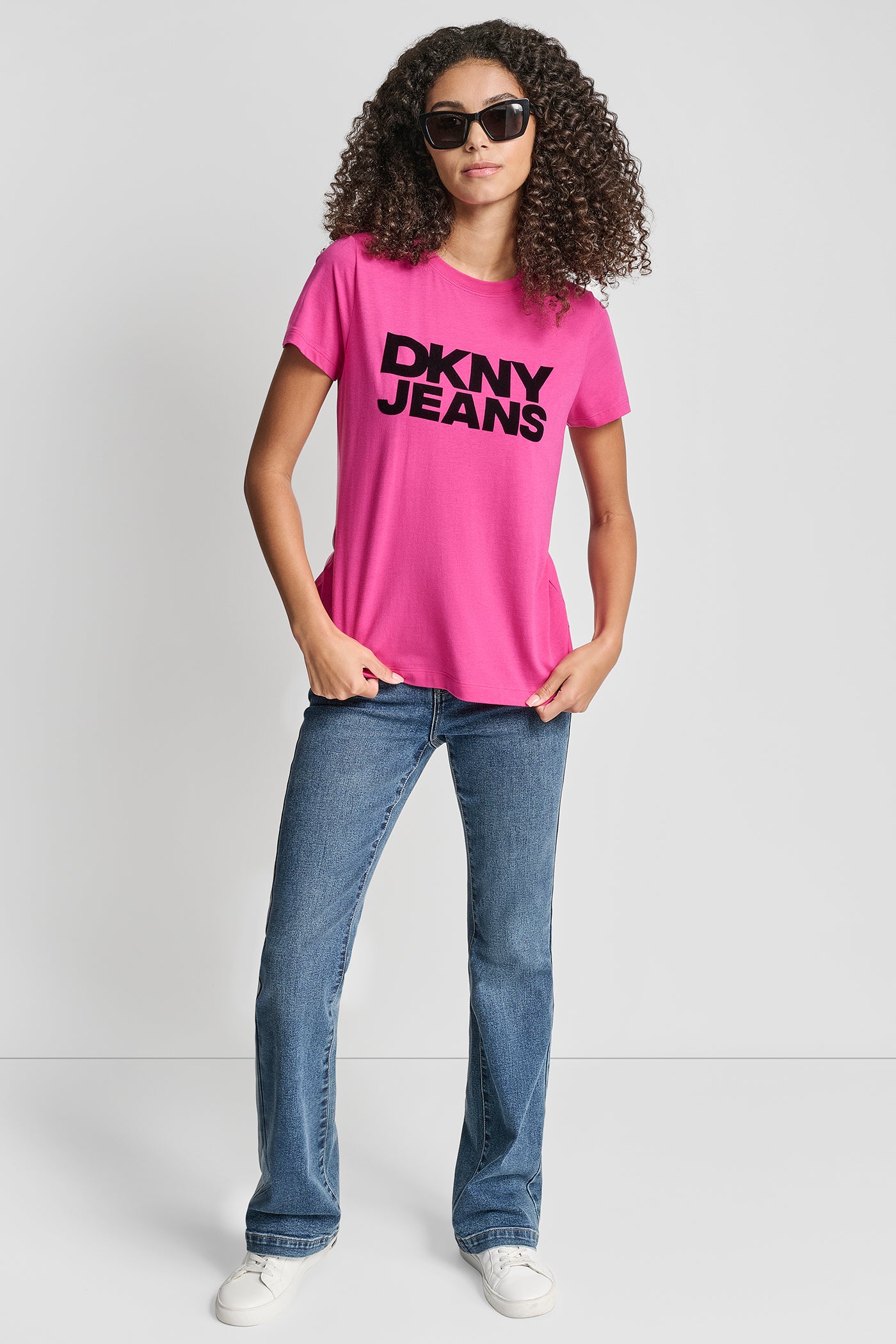 FLOCKED LOGO CREW NECK TEE VIEW 5 | DKNY Promo FLOCKED LOGO CREW NECK TEE VIEW 5 | DKNY Promo