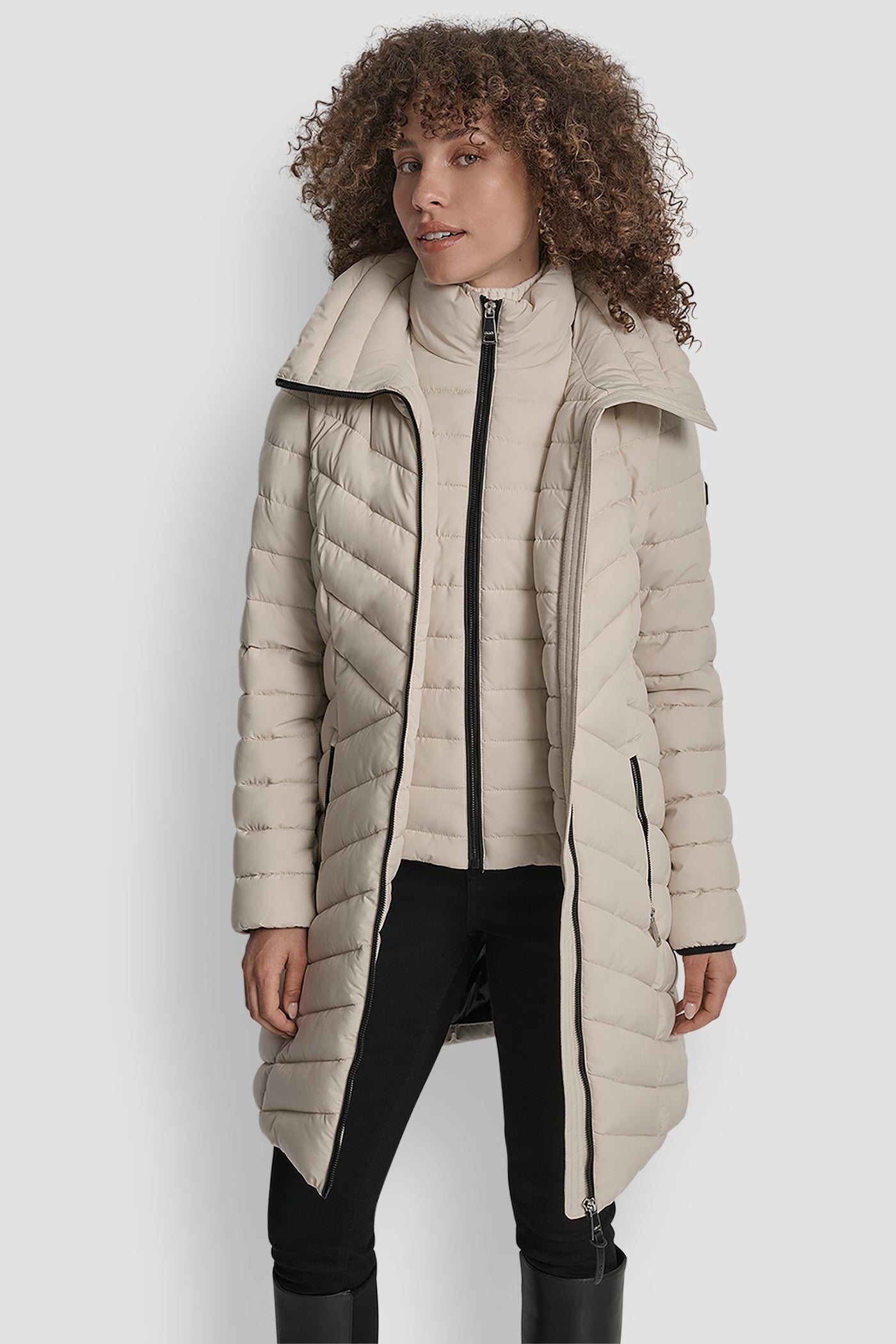 LONG PACKABLE VESTIE WALKER VIEW 4 | DKNY Promo LONG PACKABLE VESTIE WALKER VIEW 4 | DKNY Promo
