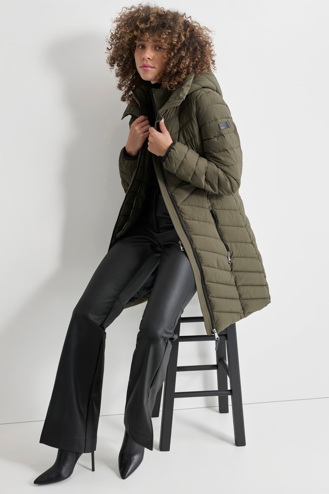 LONG PACKABLE VESTIE WALKER VIEW 10 | DKNY Promo LONG PACKABLE VESTIE WALKER VIEW 10 | DKNY Promo