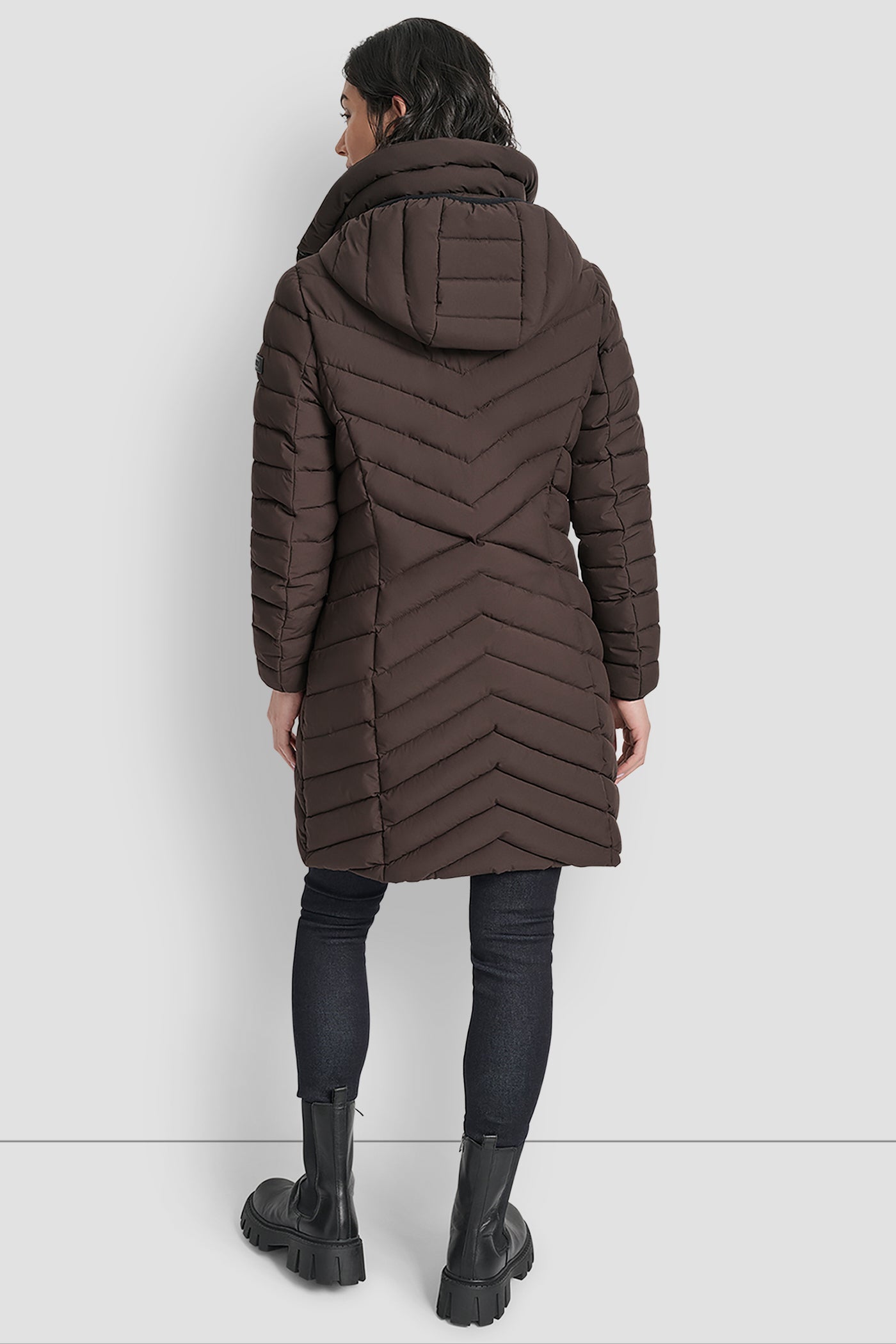 LONG PACKABLE VESTIE WALKER VIEW 2 | DKNY Promo LONG PACKABLE VESTIE WALKER VIEW 2 | DKNY Promo