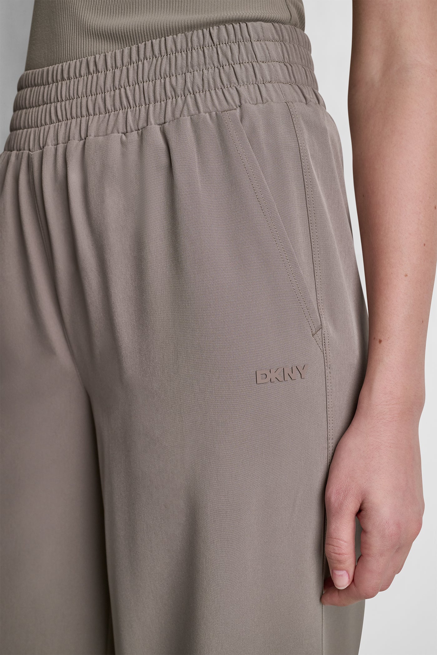 HUDSON STRETCH HIGH-RISE WIDE LEG PANT VIEW 5 | Gifts Under $100 HUDSON STRETCH HIGH-RISE WIDE LEG PANT VIEW 5 | Gifts Under $100