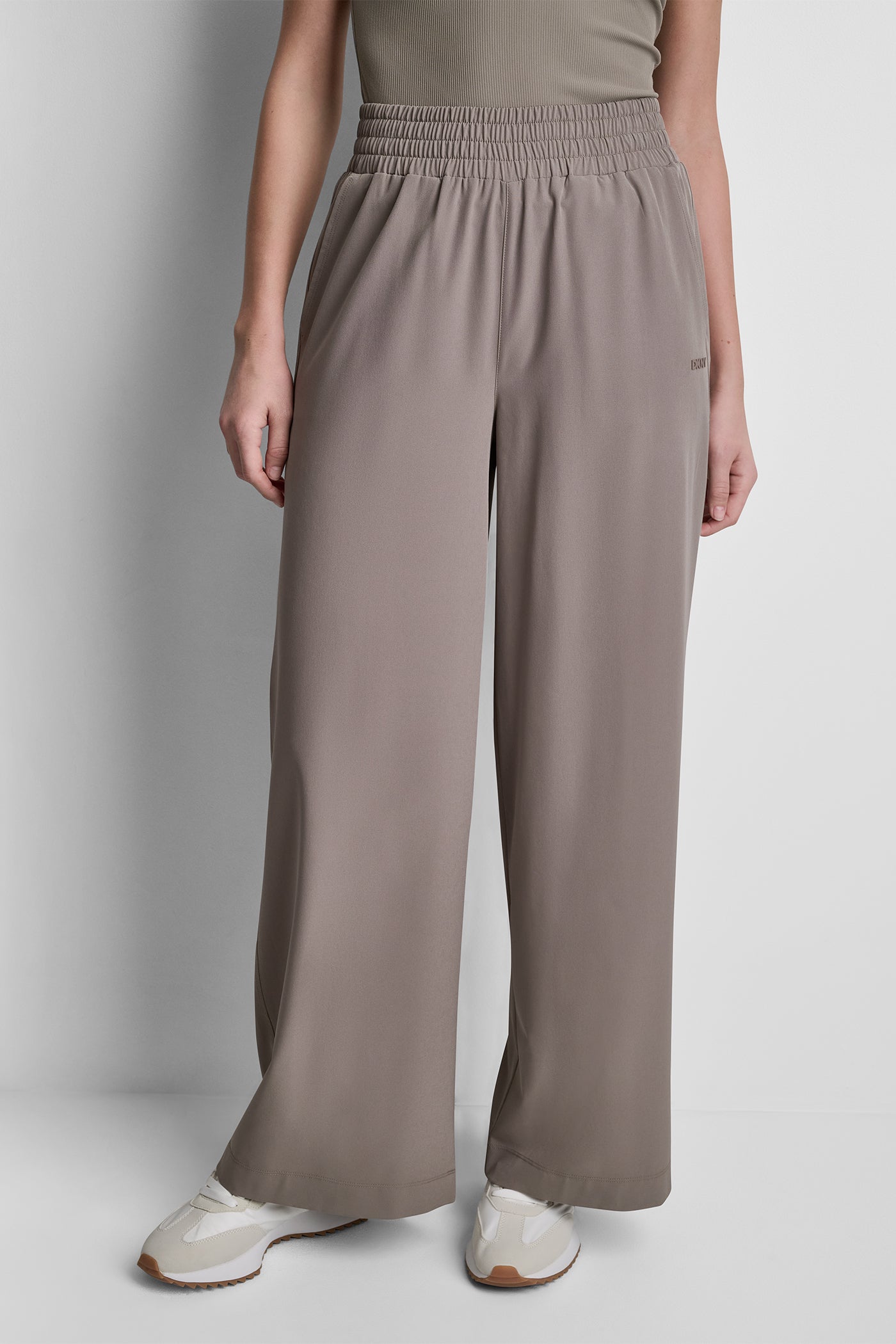 HUDSON STRETCH HIGH-RISE WIDE LEG PANT View 2 | Gifts Under $100 HUDSON STRETCH HIGH-RISE WIDE LEG PANT View 2 | Gifts Under $100