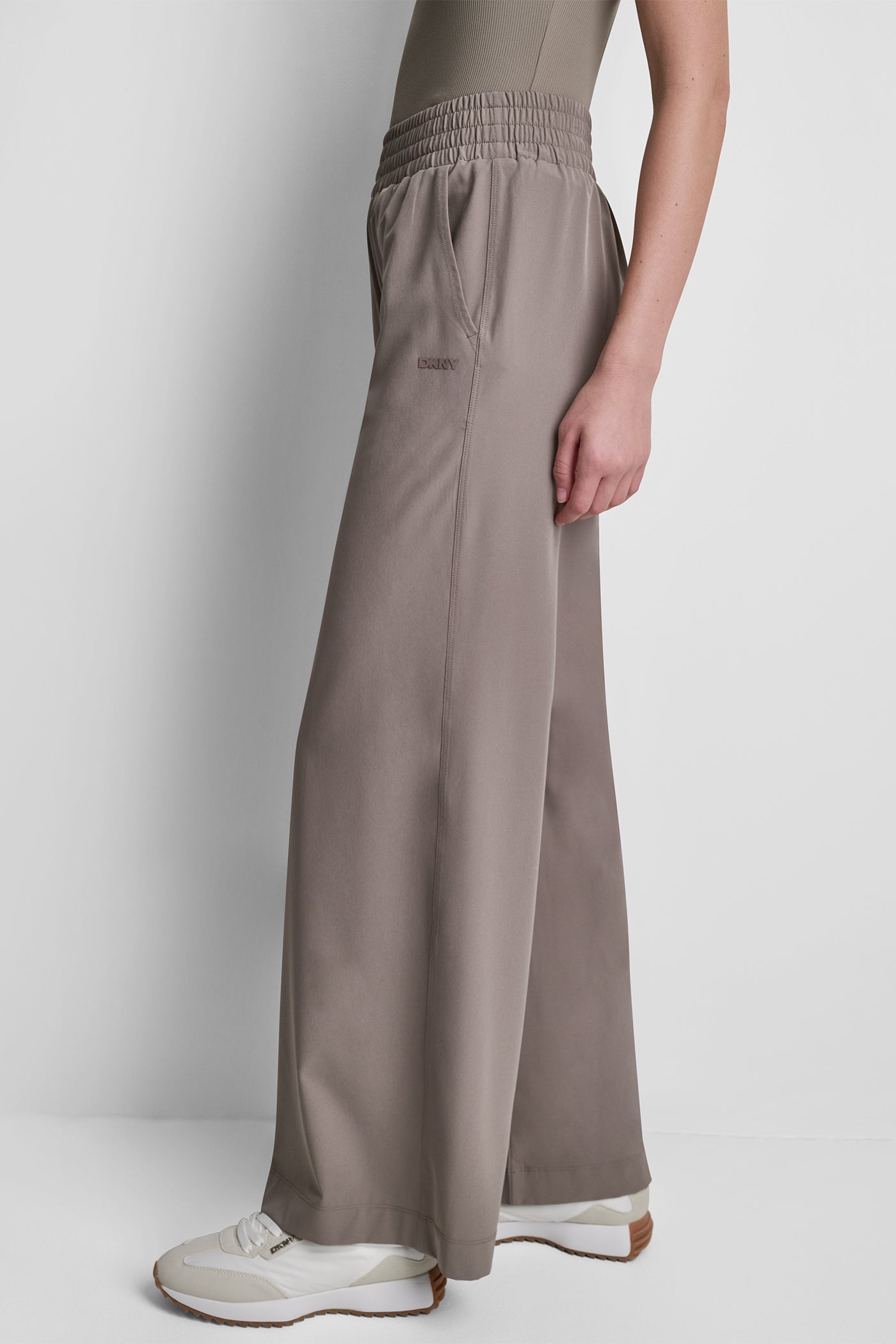 HUDSON STRETCH HIGH-RISE WIDE LEG PANT VIEW 4 | Gifts Under $100 HUDSON STRETCH HIGH-RISE WIDE LEG PANT VIEW 4 | Gifts Under $100