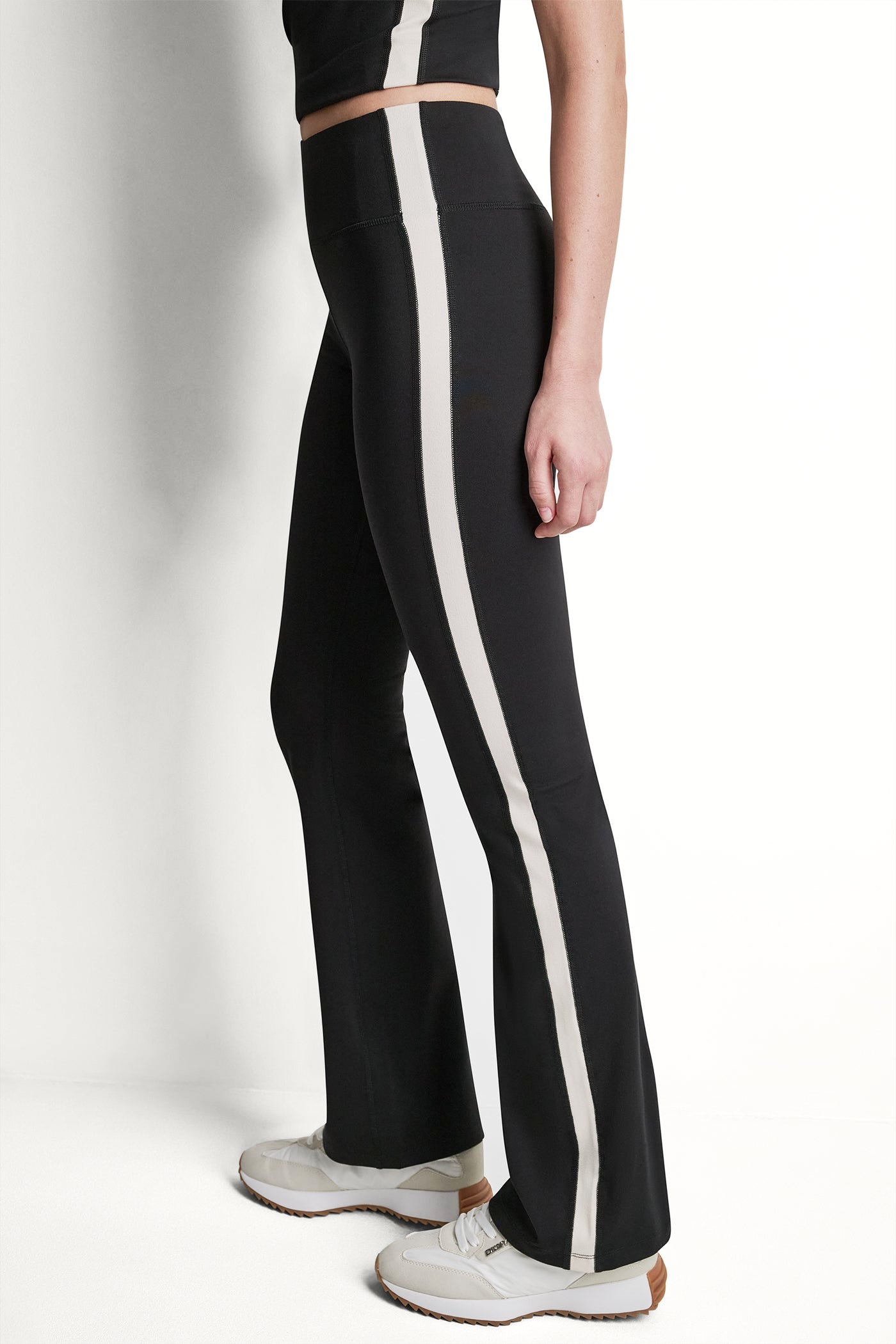 BALANCE COMPRESSION SIDE STRIPE FLARE LEGGING VIEW 4 BALANCE COMPRESSION SIDE STRIPE FLARE LEGGING VIEW 4