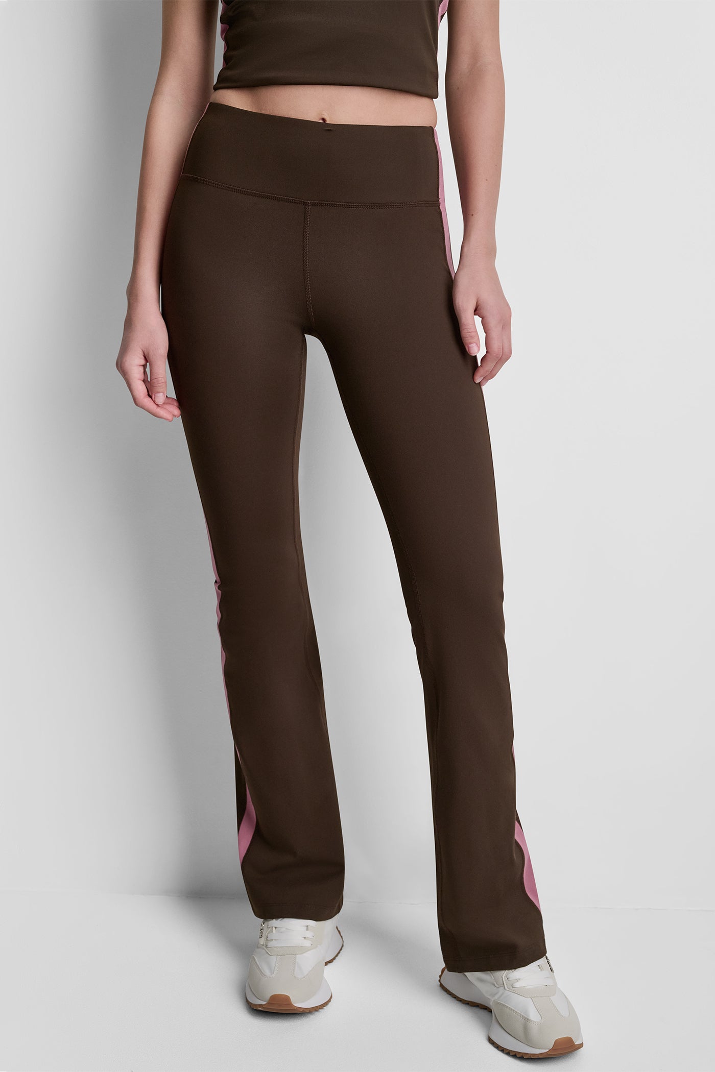 BALANCE COMPRESSION SIDE STRIPE FLARE LEGGING VIEW 4 BALANCE COMPRESSION SIDE STRIPE FLARE LEGGING VIEW 4