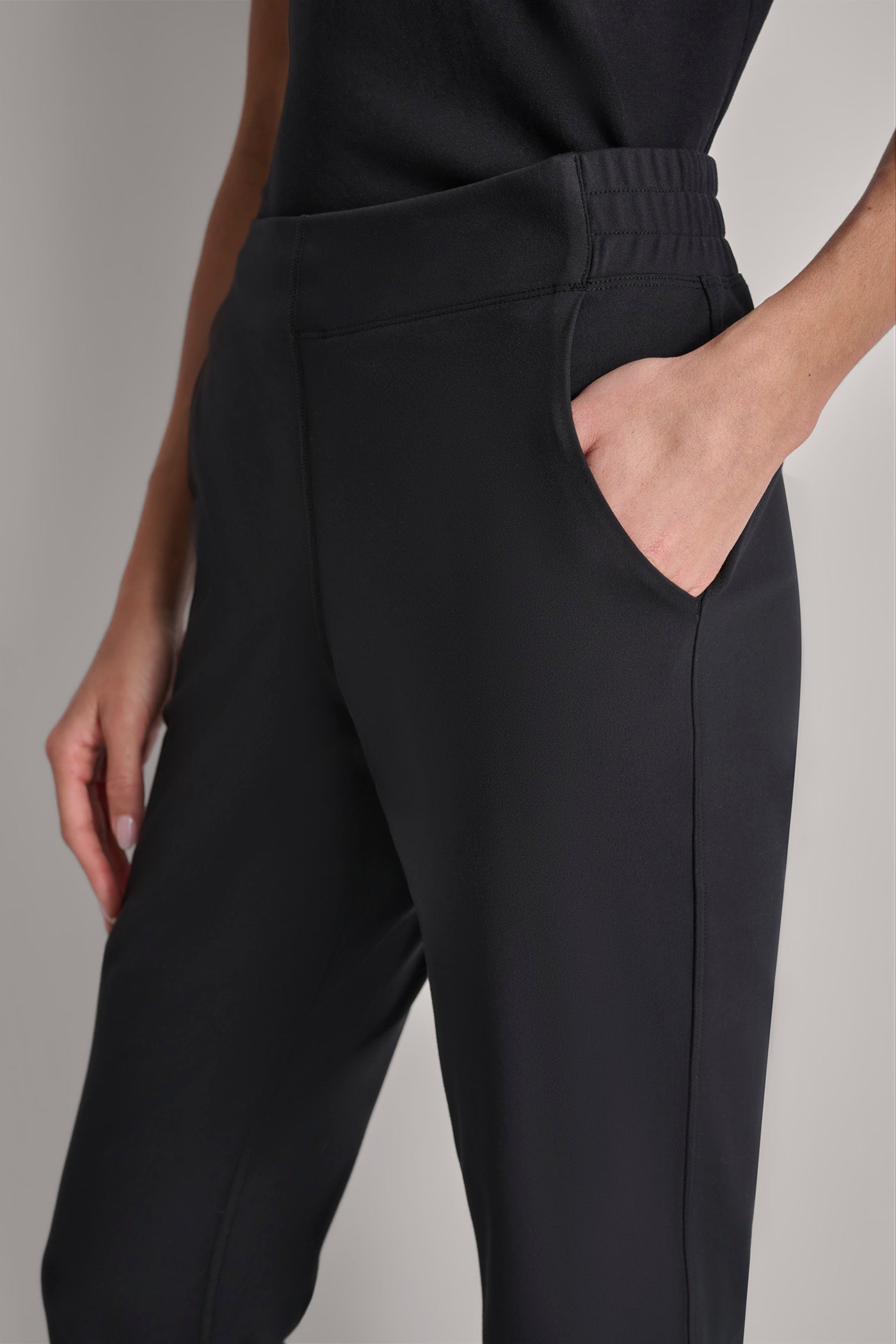 CROPPED MID-RISE BALANCE COMPRESSION SKINNY PANT VIEW 2