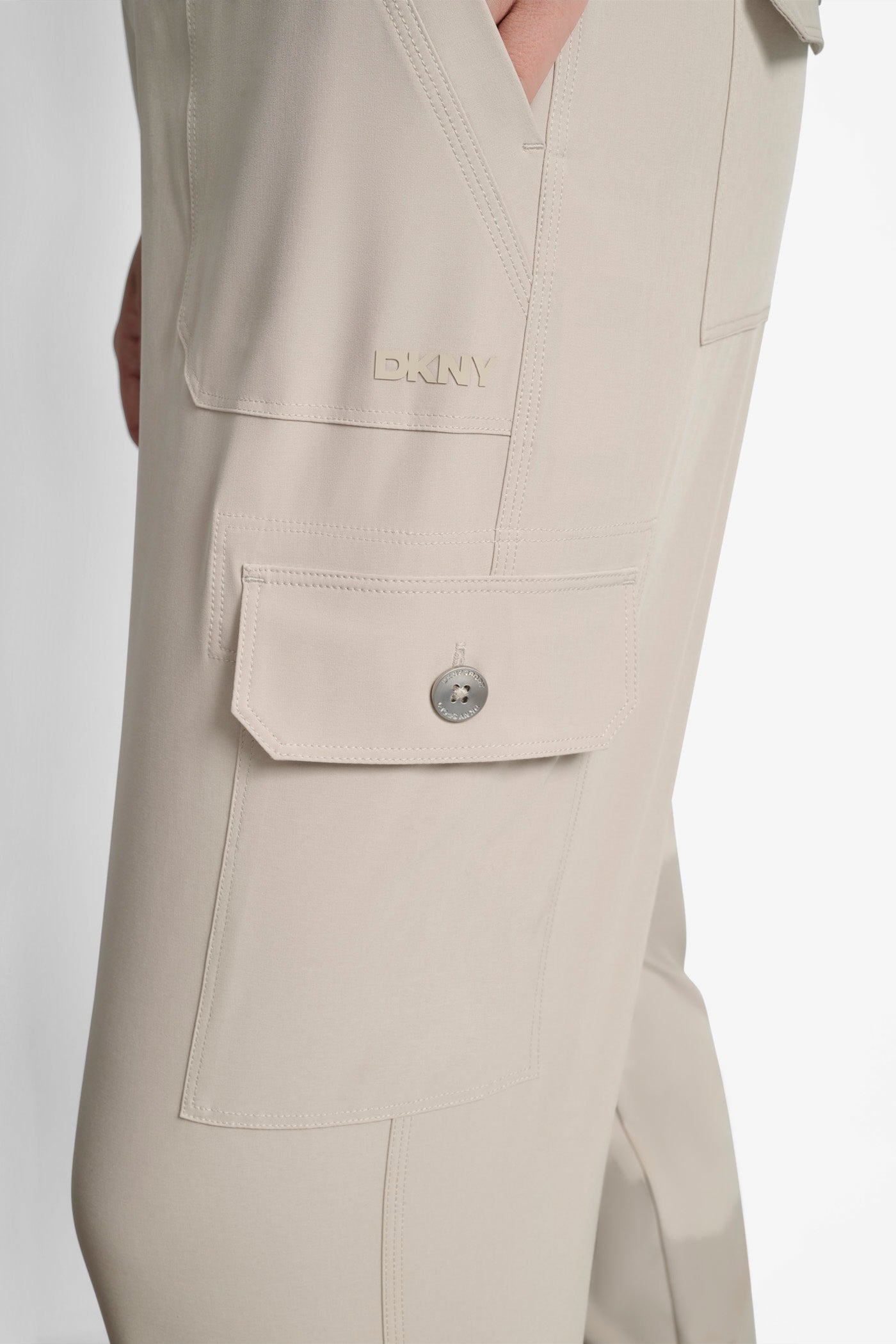 HIGH-RISE RELAXED CARGO JOGGER VIEW 6 HIGH-RISE RELAXED CARGO JOGGER VIEW 6
