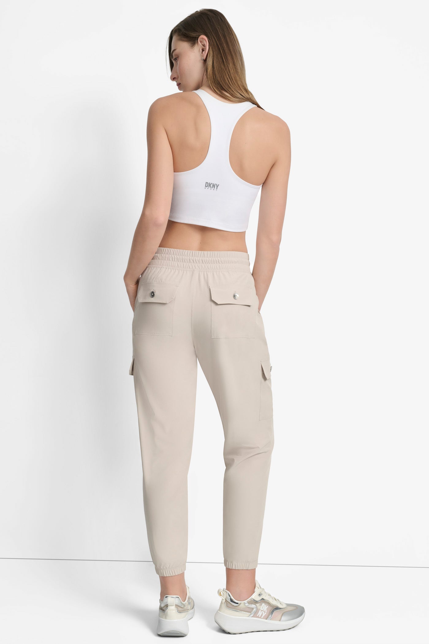 HIGH-RISE RELAXED CARGO JOGGER VIEW 3 HIGH-RISE RELAXED CARGO JOGGER VIEW 3