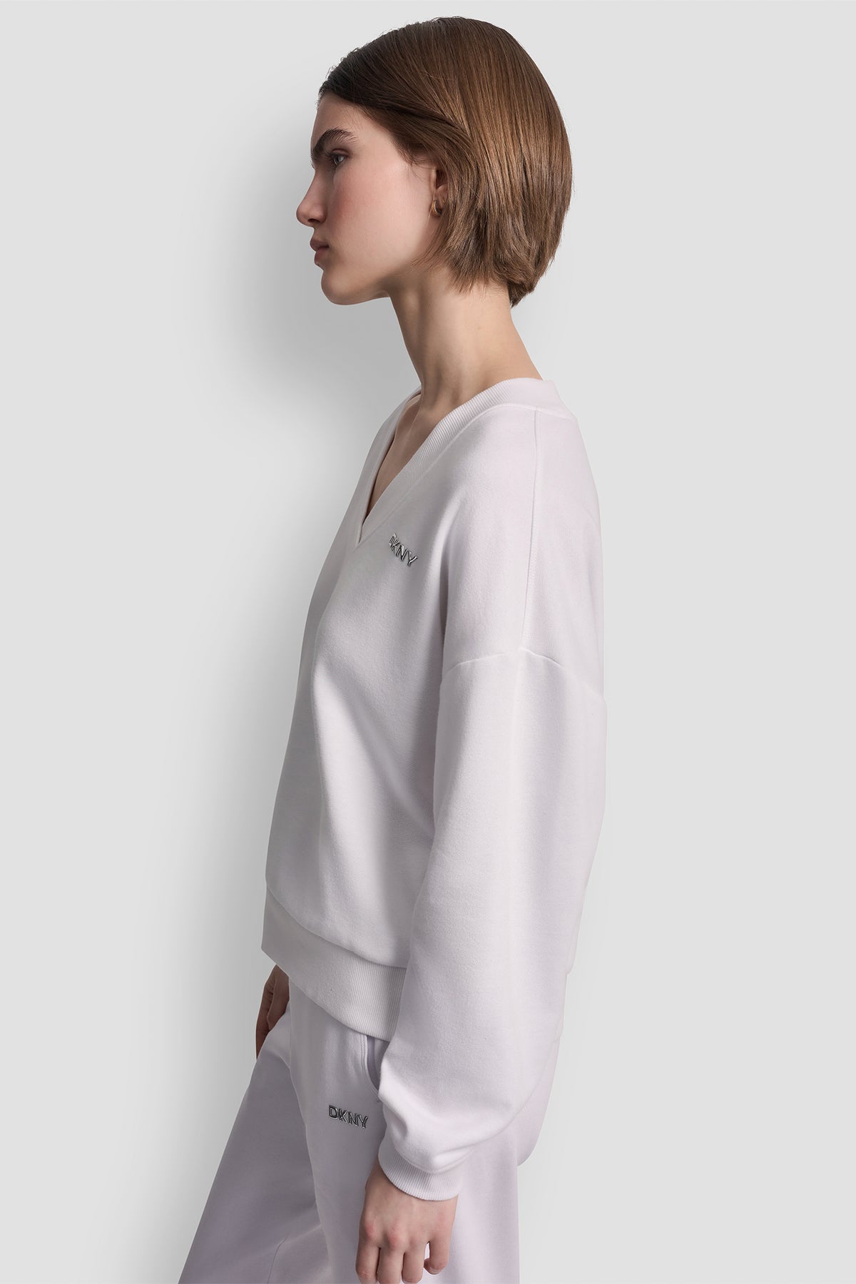 METALLIC BUBBLE LOGO V-NECK PULLOVER VIEW 2