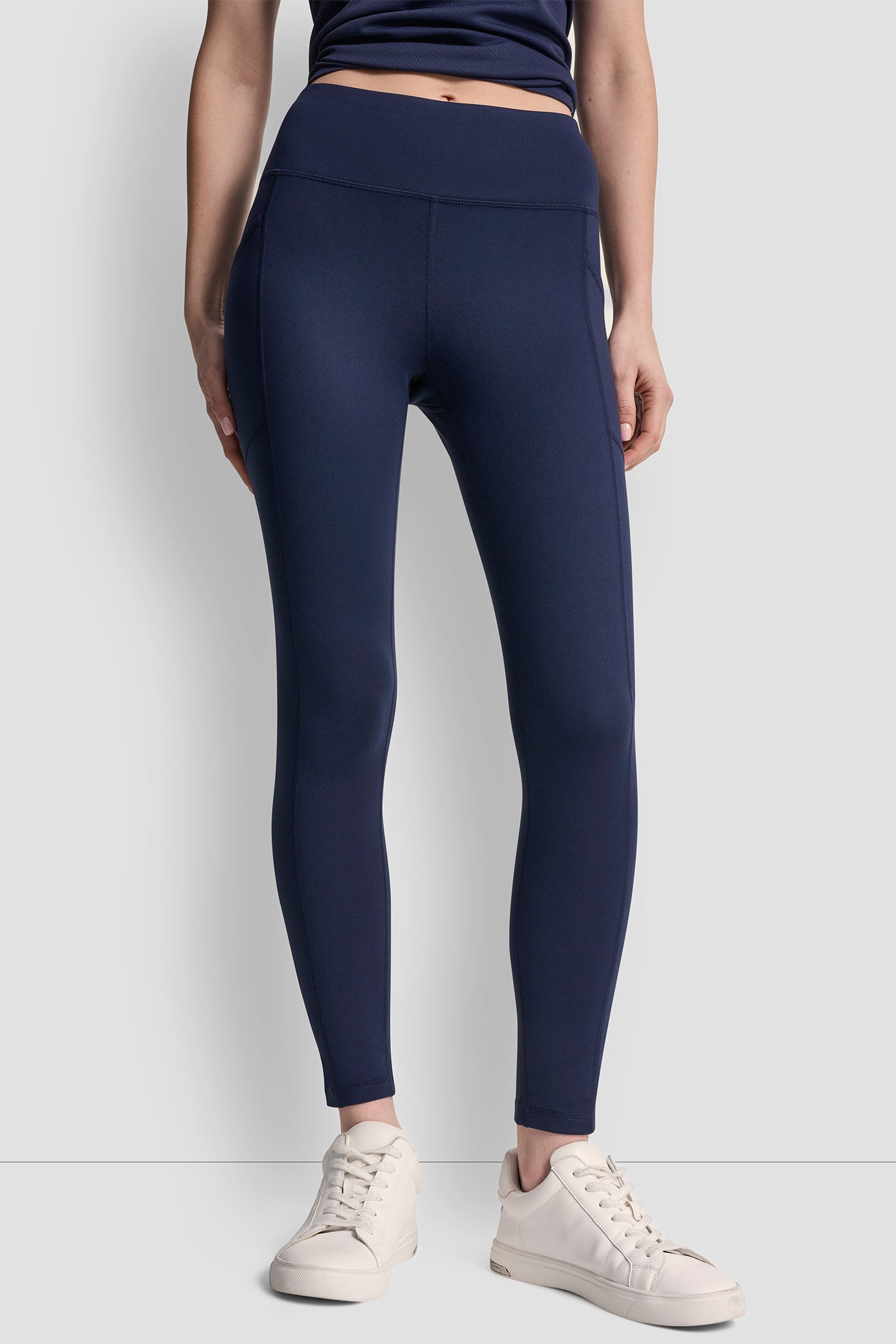 HIGH-RISE LOGO 7/8 LENGTH LEGGING View 2 | Women's Clearance HIGH-RISE LOGO 7/8 LENGTH LEGGING View 2 | Women's Clearance