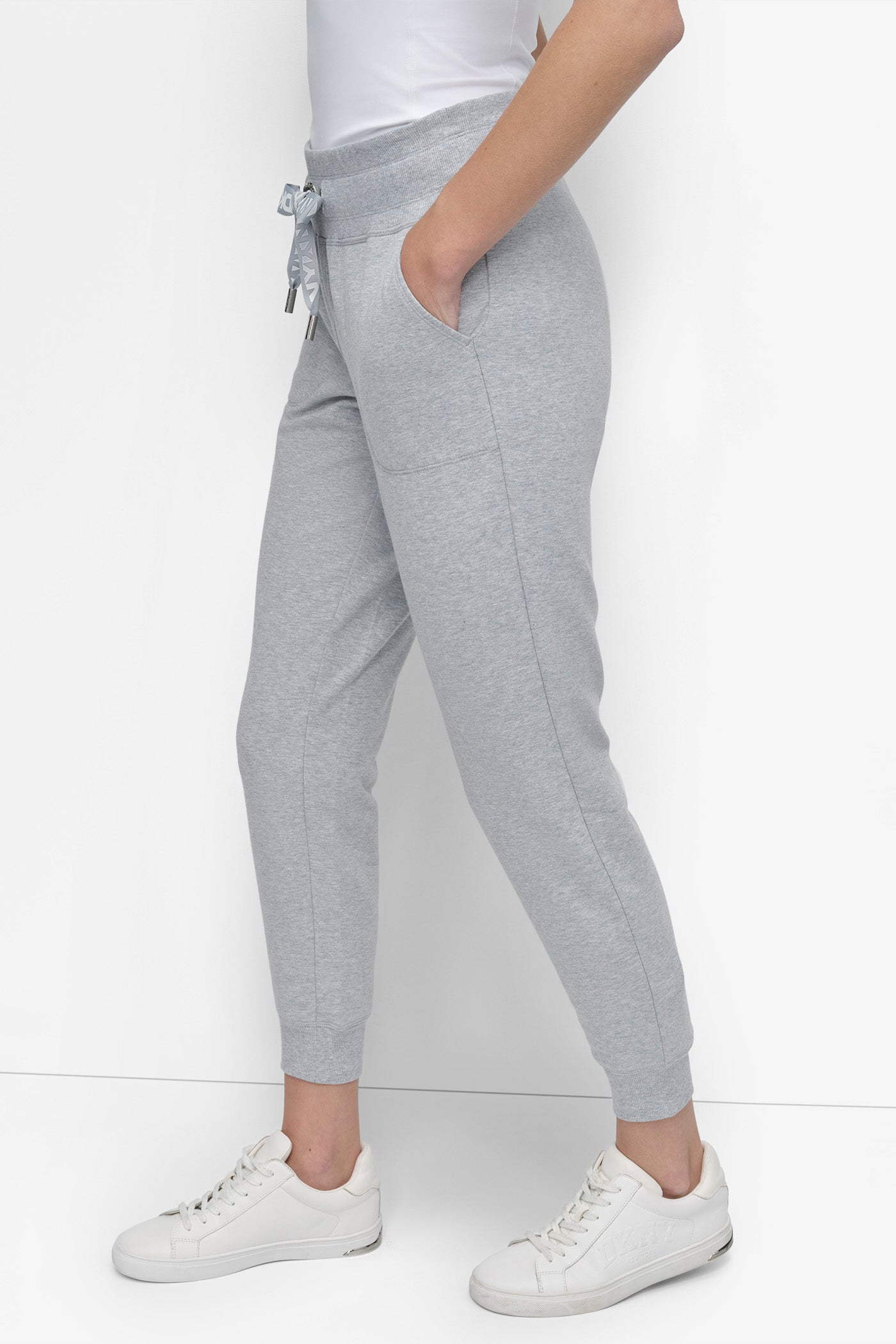 TWO-TONE HIGH-RISE LOGO DRAWSTRING SKINNY JOGGER VIEW 4 | Cozy Meets Cool TWO-TONE HIGH-RISE LOGO DRAWSTRING SKINNY JOGGER VIEW 4 | Cozy Meets Cool