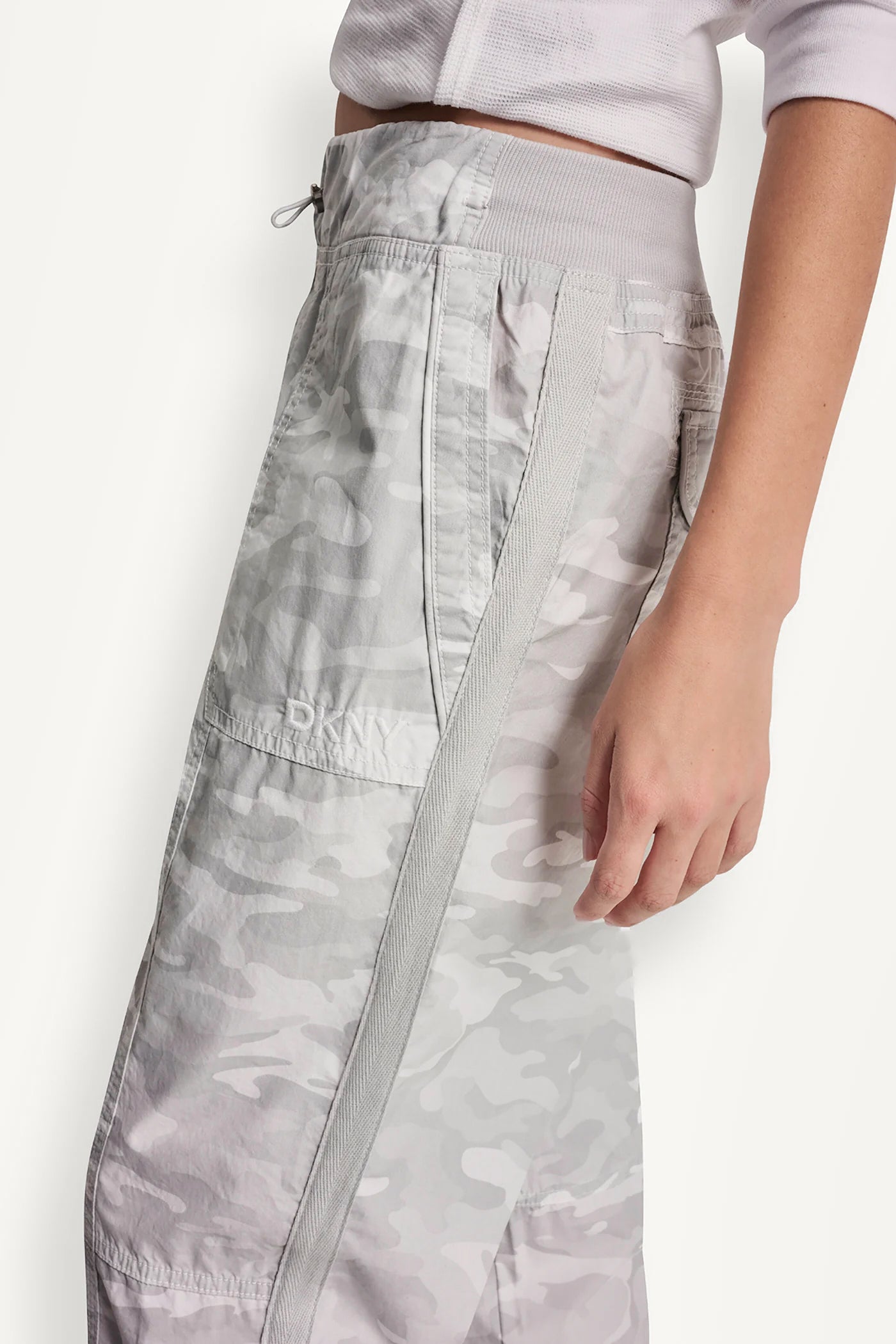 HIGH-RISE SLIM UTILITY JOGGER VIEW 5 | DKNY25 HIGH-RISE SLIM UTILITY JOGGER VIEW 5 | DKNY25