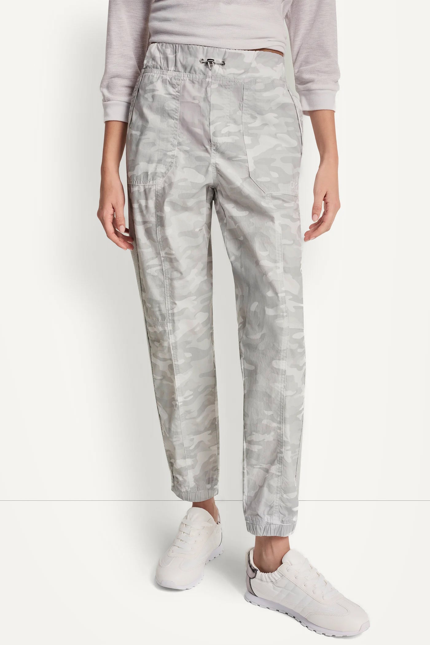 HIGH-RISE SLIM UTILITY JOGGER VIEW 3 | DKNY25 HIGH-RISE SLIM UTILITY JOGGER VIEW 3 | DKNY25
