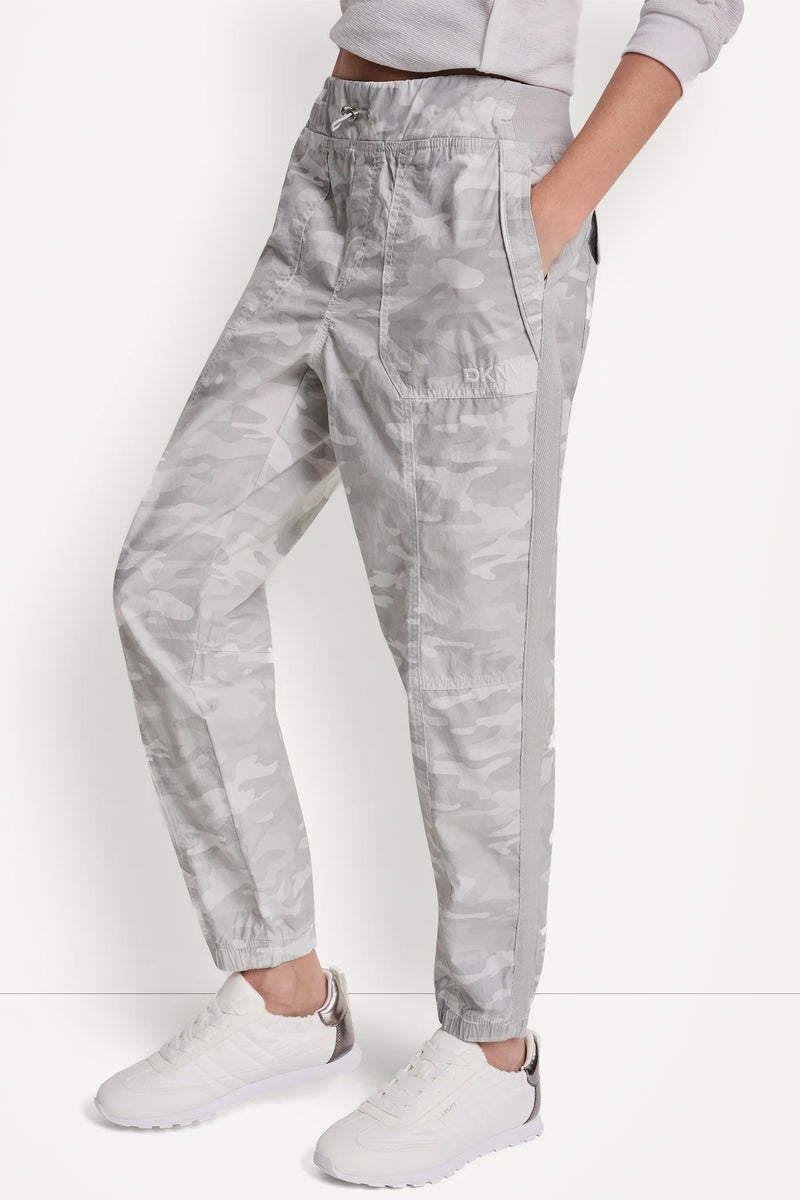 HIGH-RISE SLIM UTILITY JOGGER