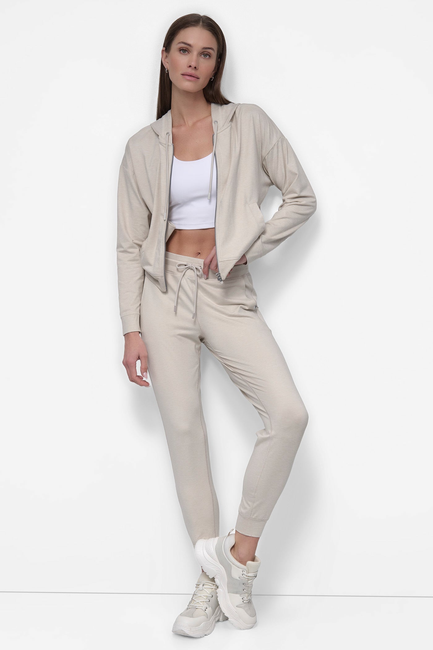 CROPPED HIGH-RISE SLIM JOGGER VIEW 7 | Under $100 CROPPED HIGH-RISE SLIM JOGGER VIEW 7 | Under $100