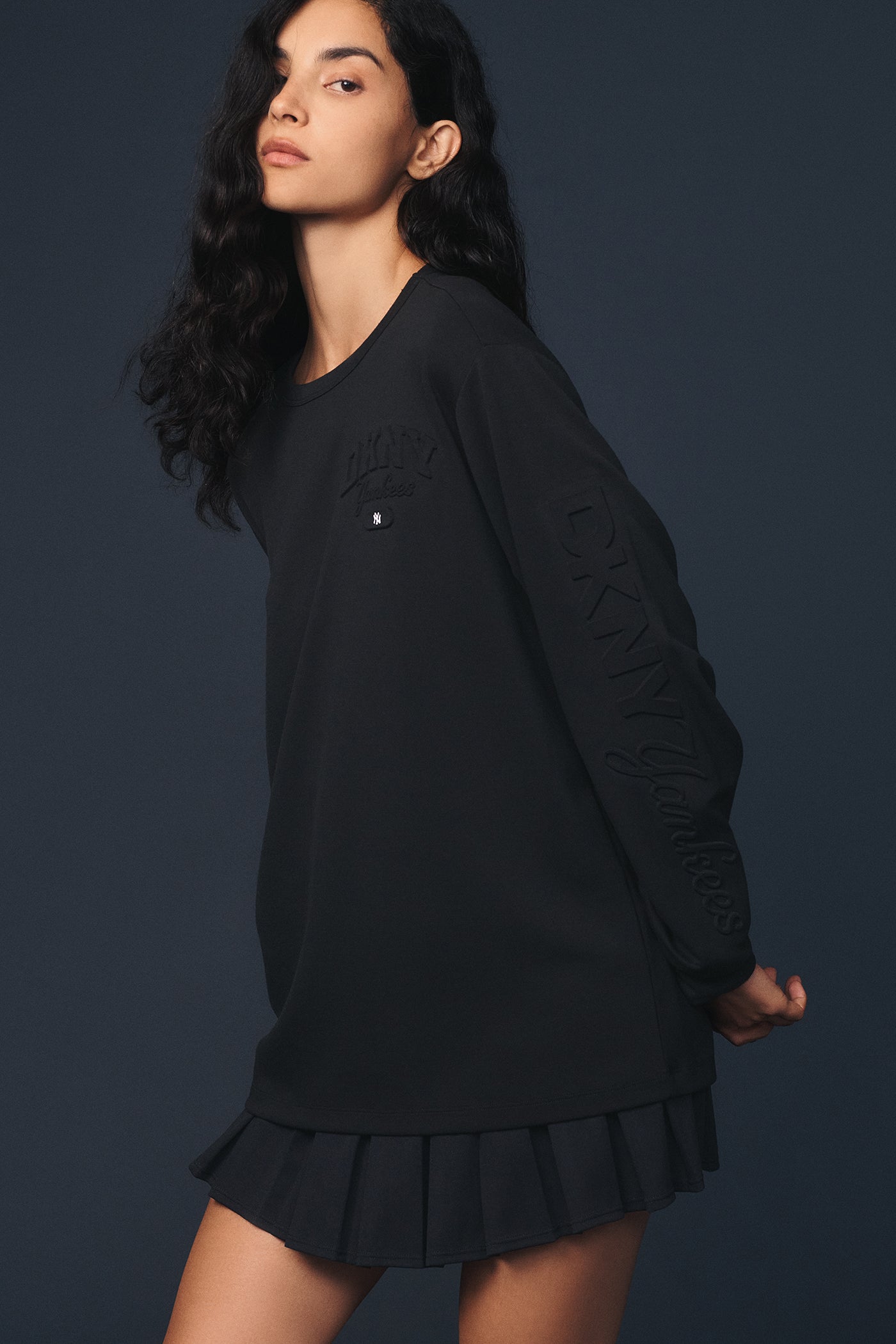 DKNY X YANKEES EMBOSSED TEE VIEW 3 | FALL PRE-ORDER DKNY X YANKEES EMBOSSED TEE VIEW 3 | FALL PRE-ORDER