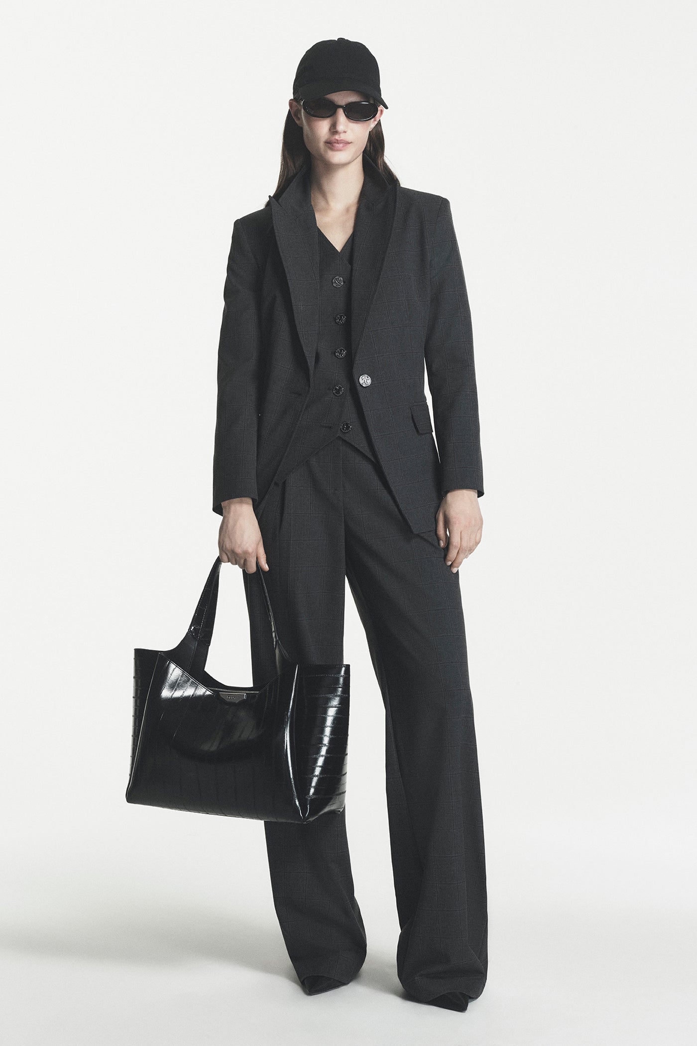WILLA TOTE VIEW 2