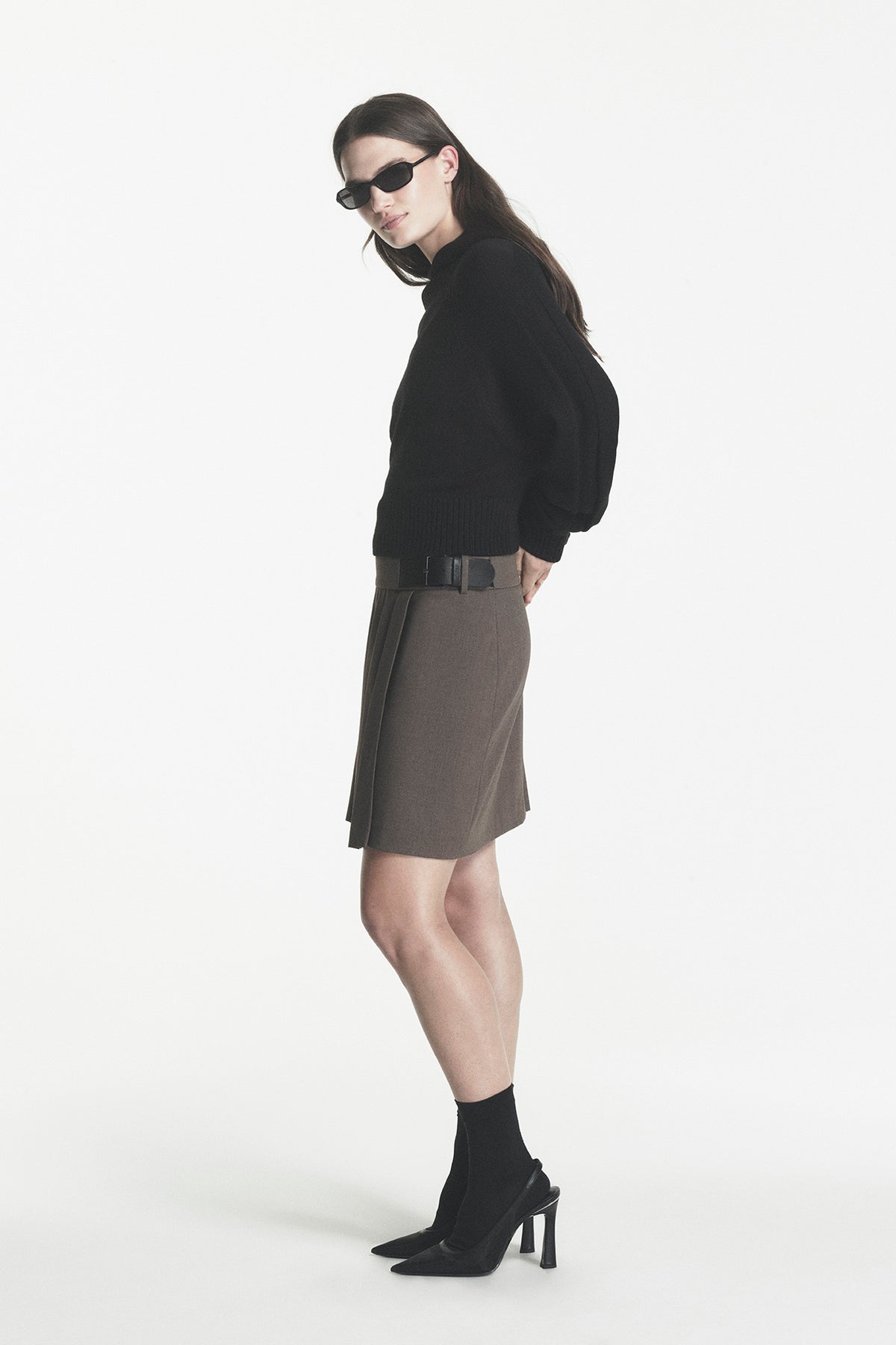 PLEATED FRONT BUCKLE SKIRT VIEW 2