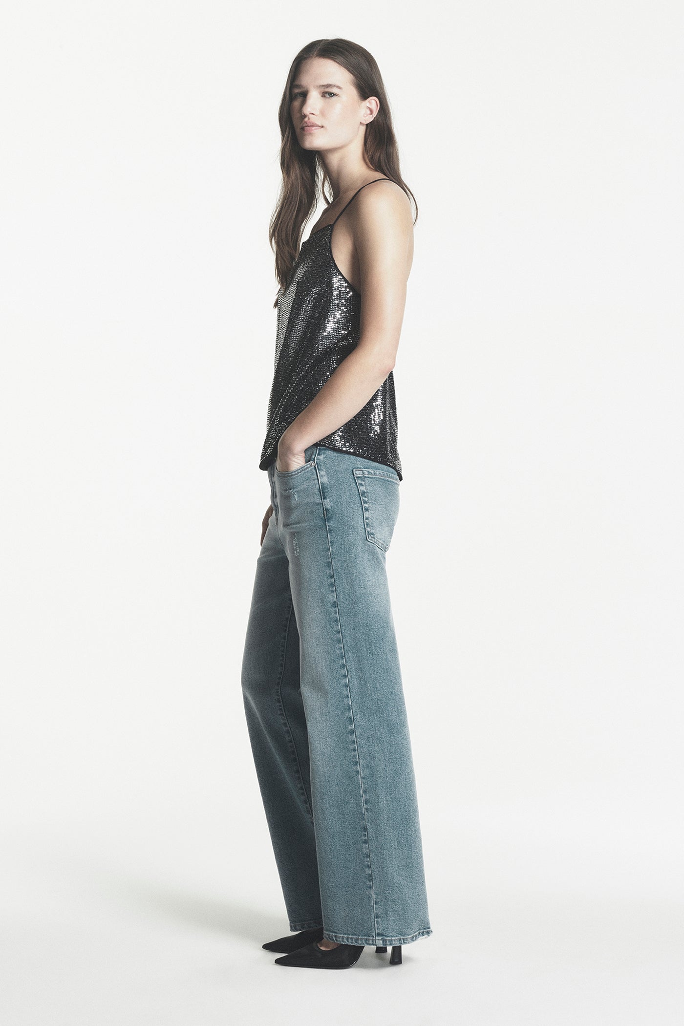 MID-RISE LOOSE STRAIGHT LEG JEAN VIEW 2