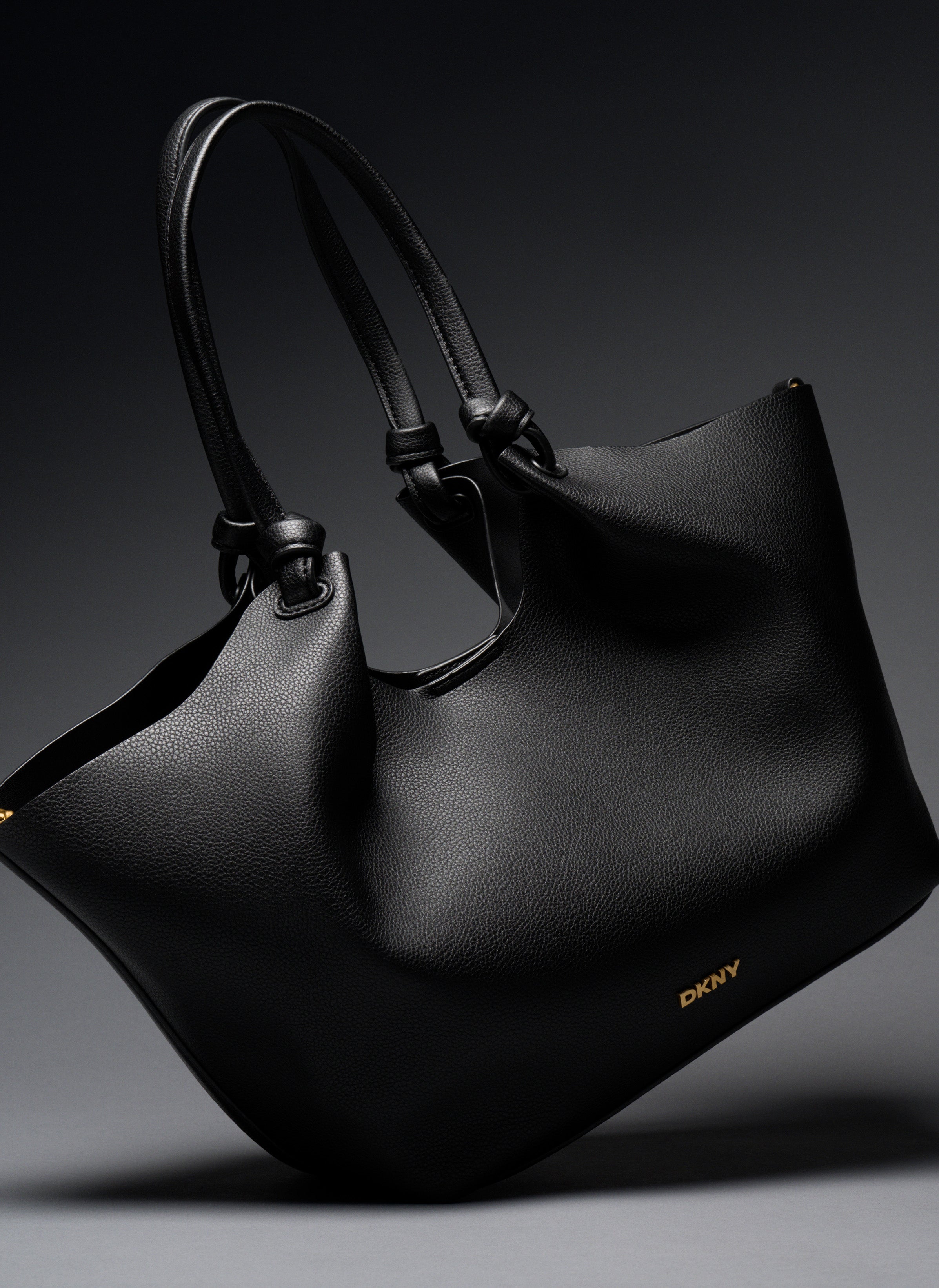 バッグ archive DKNY city leather shoulder bag DKNY Vintage Leather Shoulder Bag | Black | FARFETCH