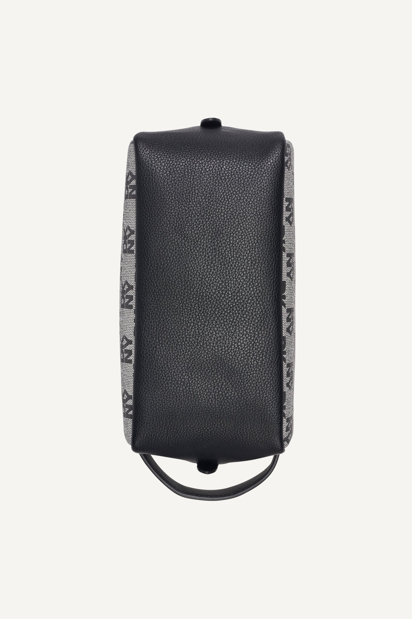 SARAH TRAVEL KIT VIEW 5 | DKNY Promo