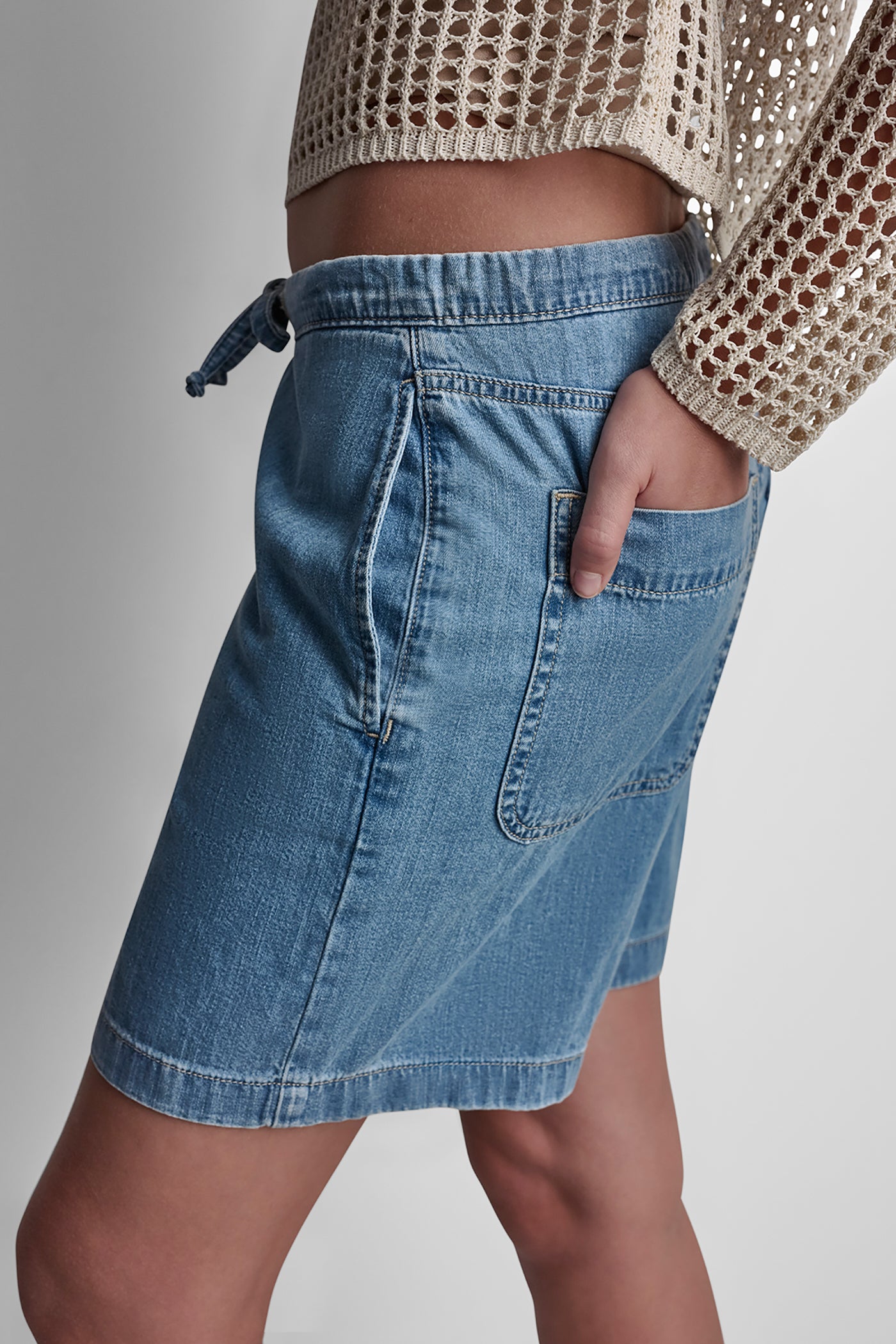 MID-RISE RELAXED DENIM SHORT WITH DRAWCORD VIEW 7 | Clothing