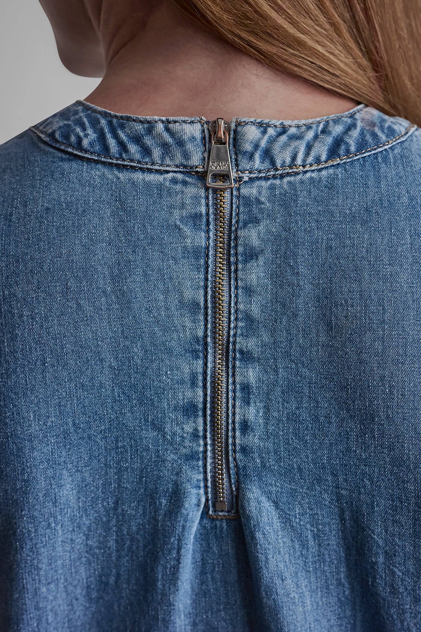 SLEEVELESS DENIM TOP VIEW 6